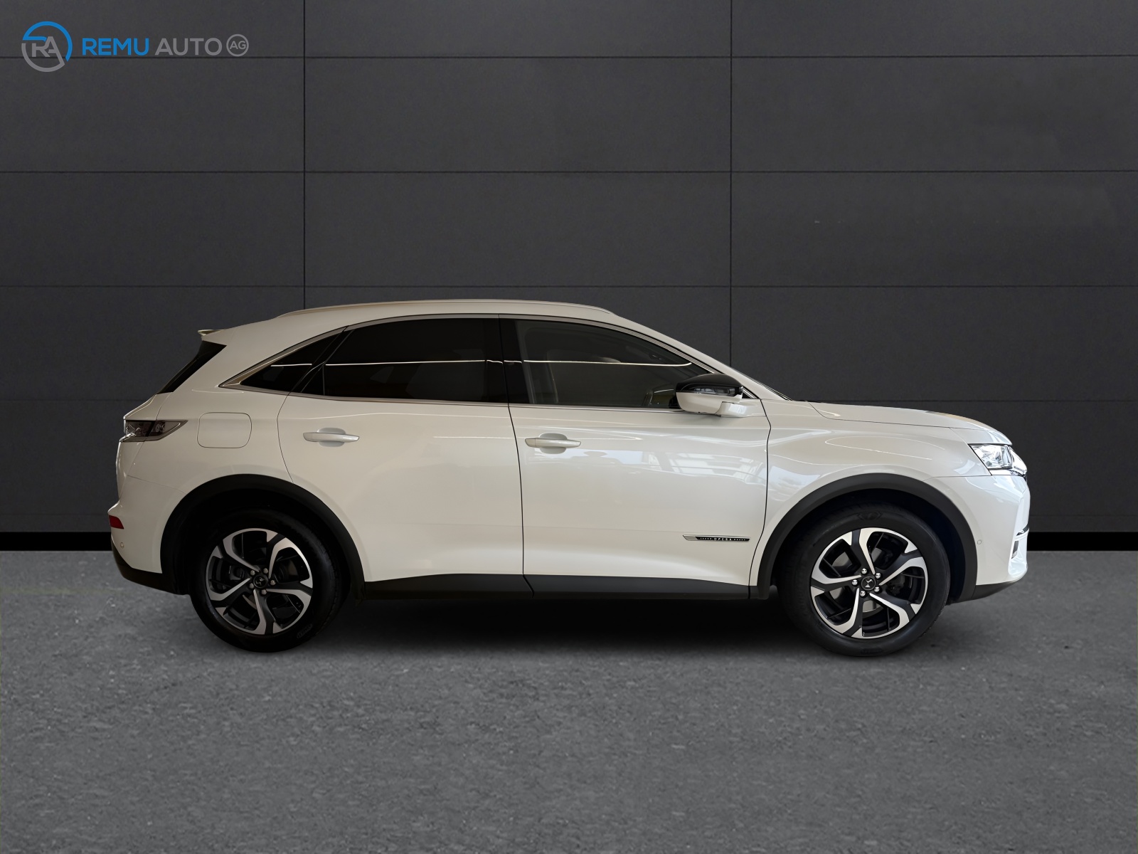 DS AUTOMOBILES DS 7 Crossback 1.6 THP SO Chic-showroom-element-1