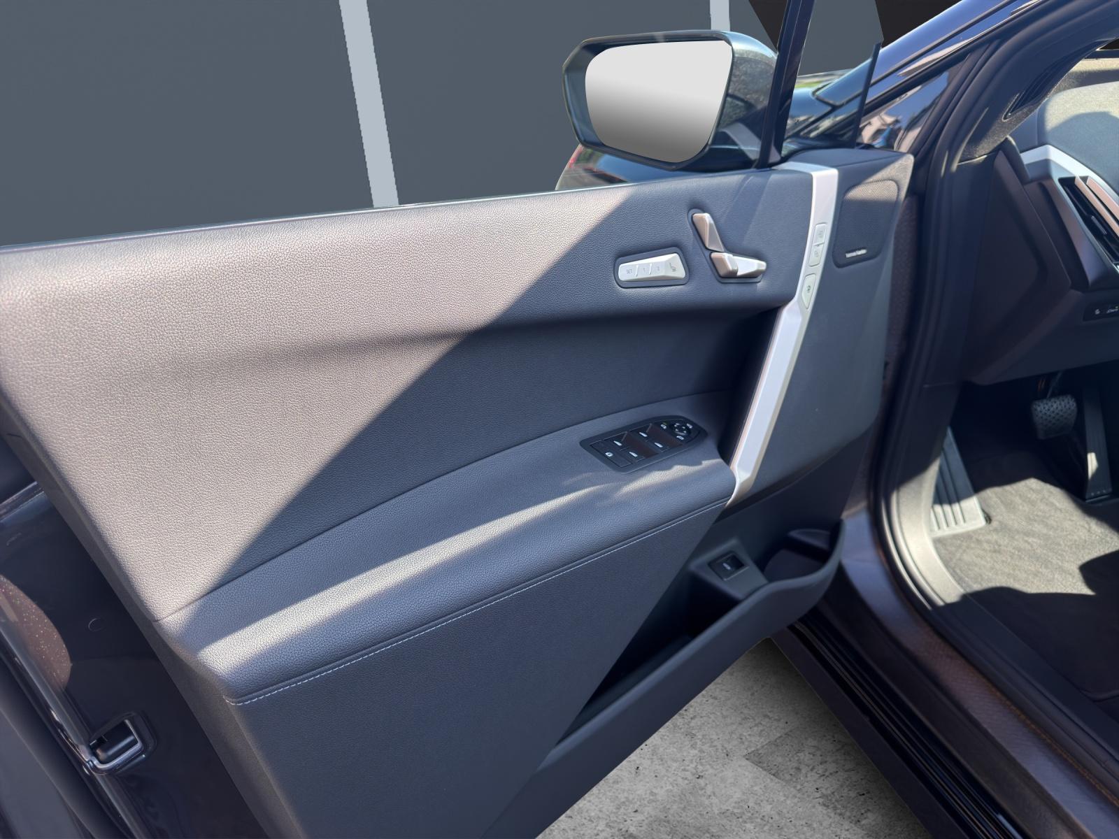 BMW iX M60-image-7