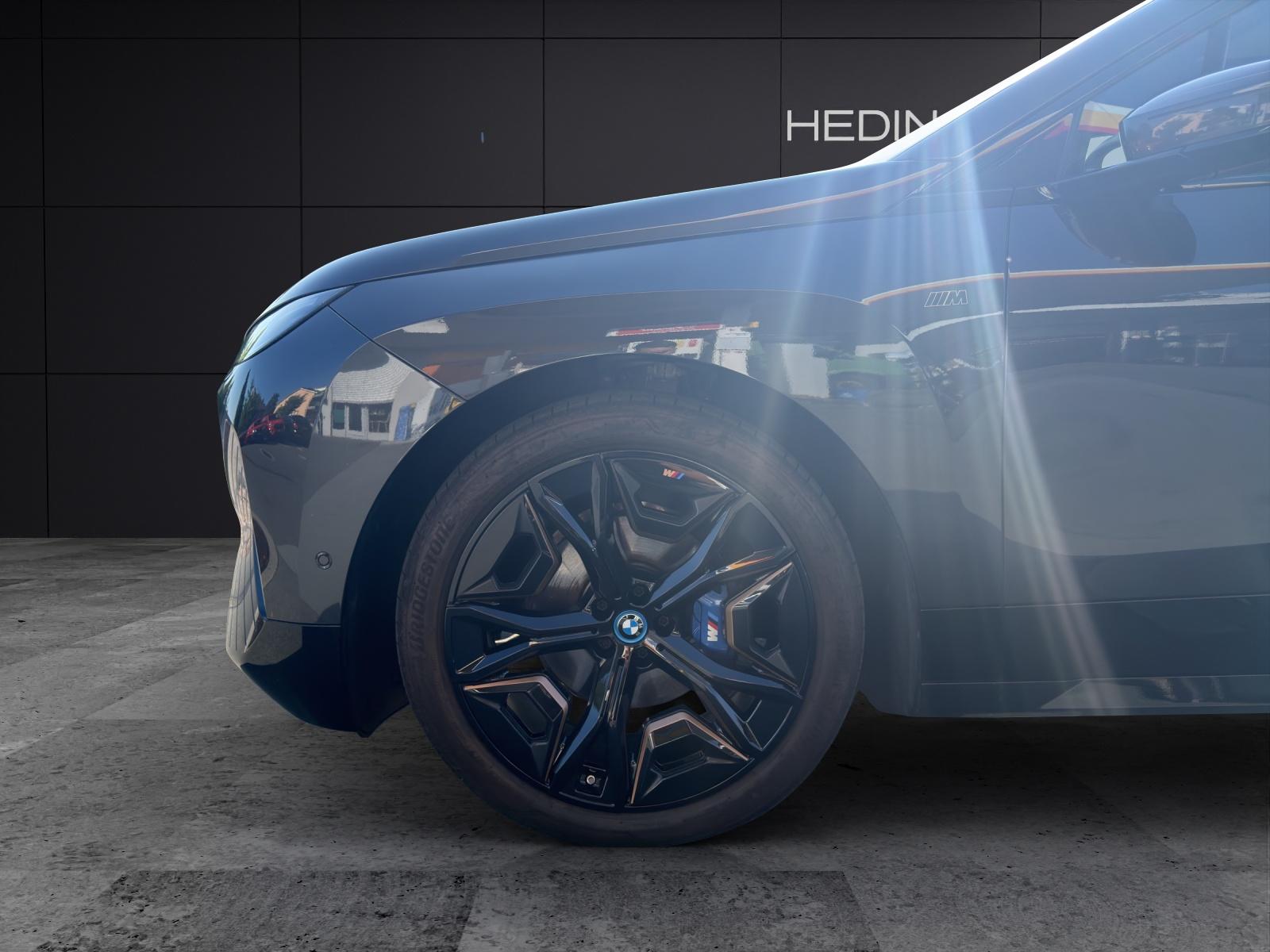 BMW iX M60-image-4