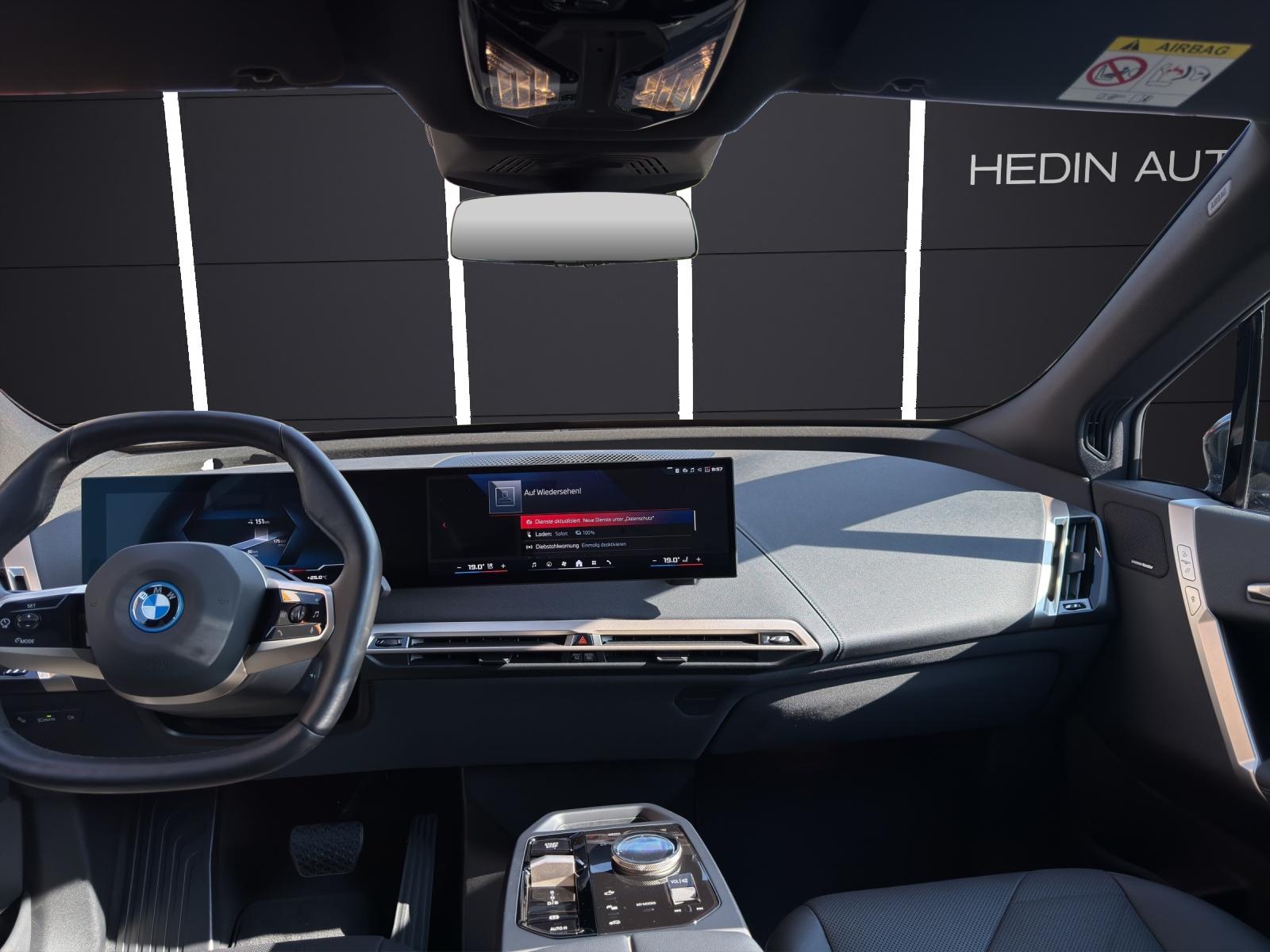 BMW iX M60-image-11