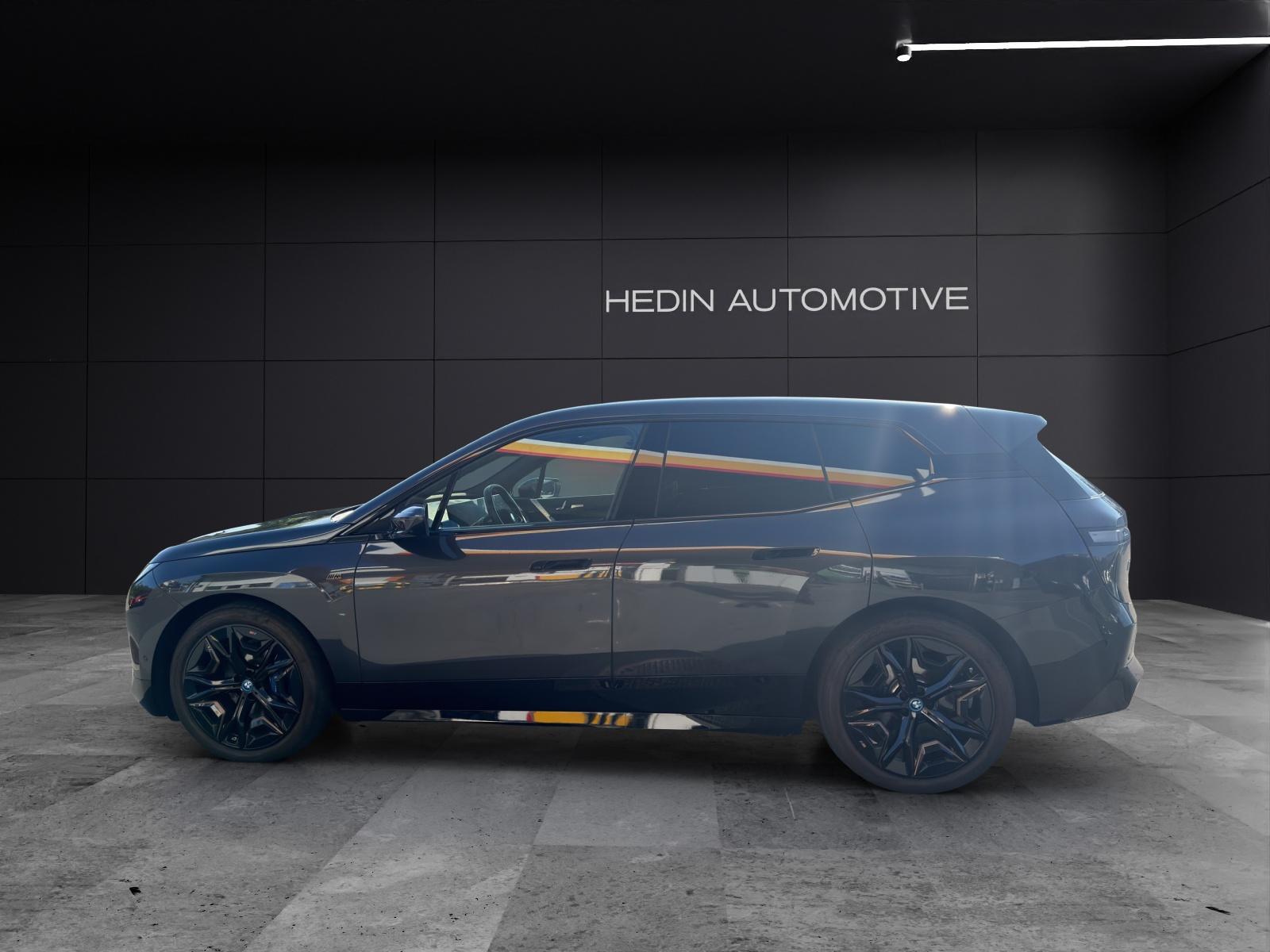 BMW iX M60-showroom-element-3