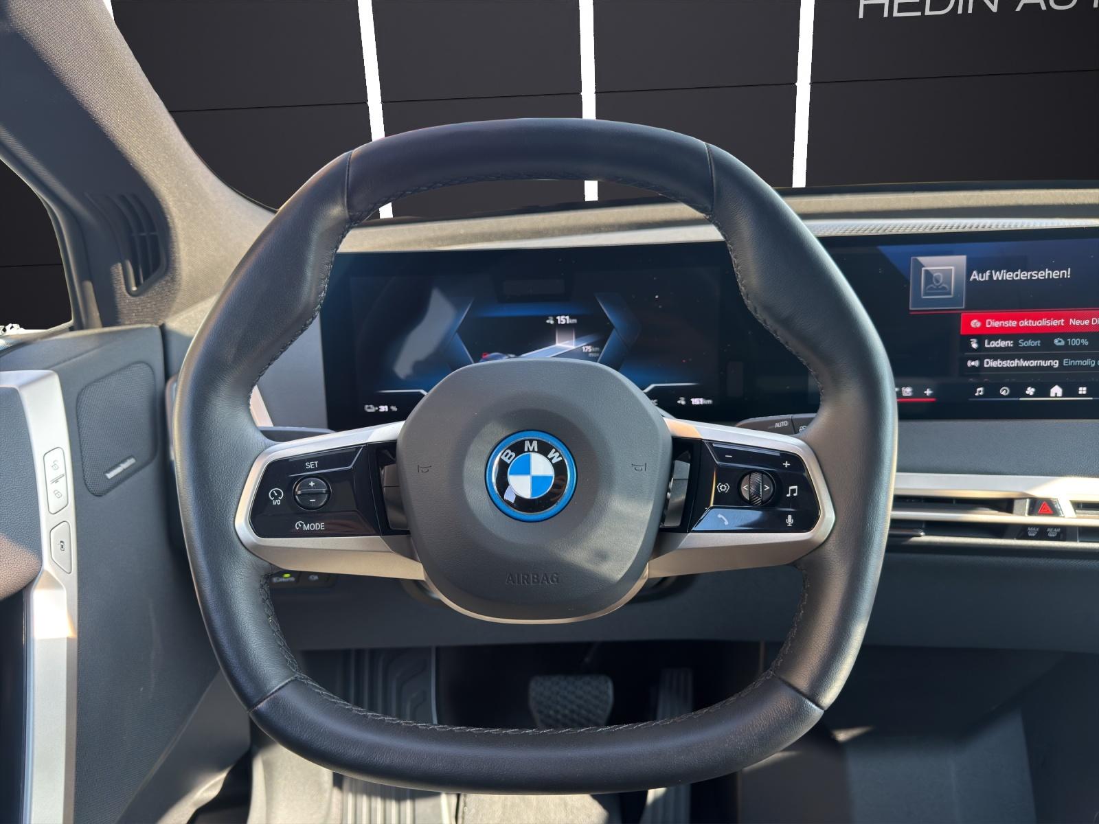 BMW iX M60-image-5