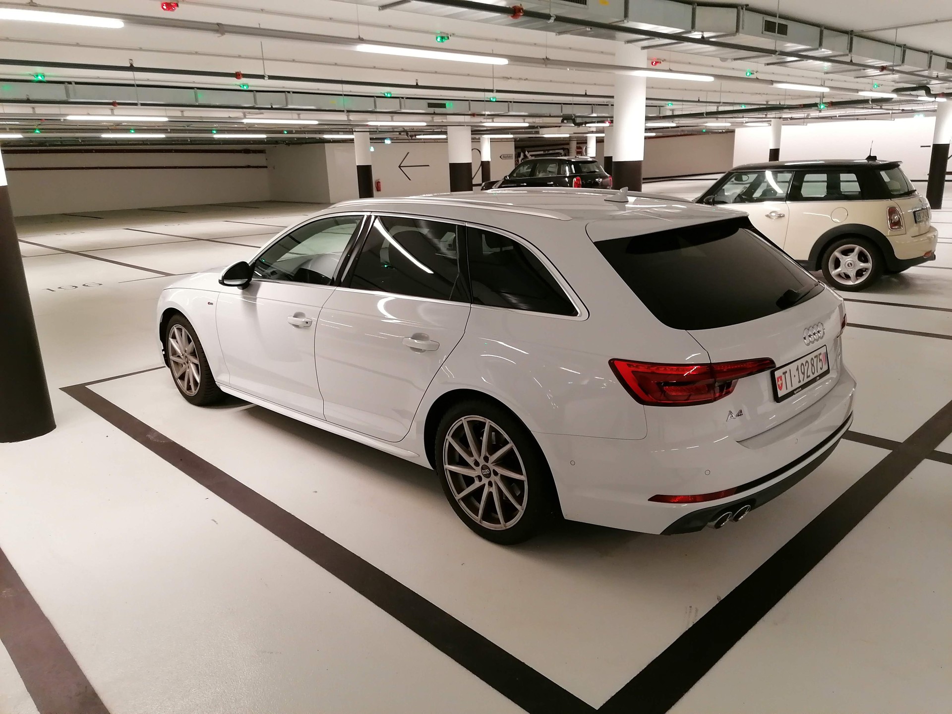 AUDI 2.0 TDI 190 Design S-Tronic-image-3