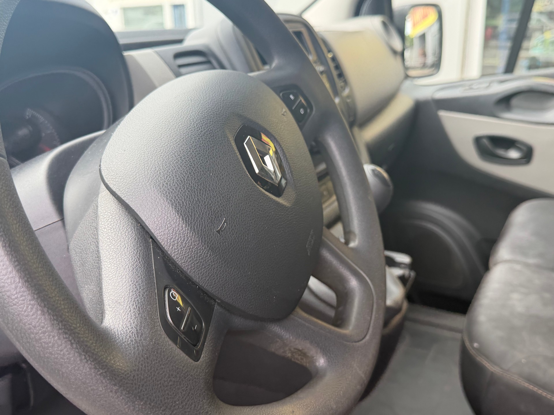 RENAULT Trafic 1.6 dCi 95 2.9t Business L1H1-image-9