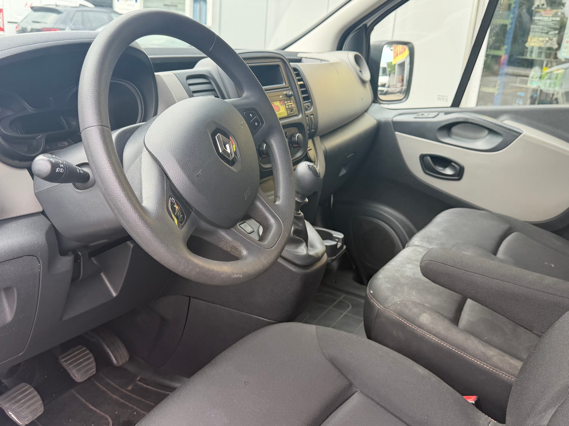 RENAULT Trafic 1.6 dCi 95 2.9t Business L1H1-image-6