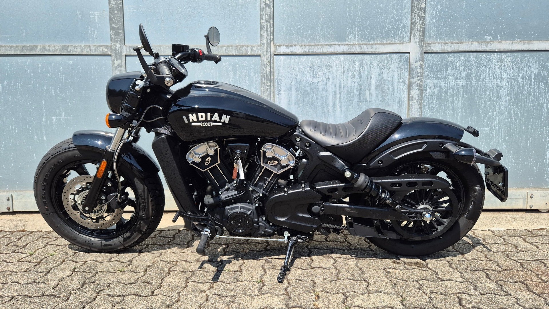 INDIAN Scout Bobber-showroom-element-1