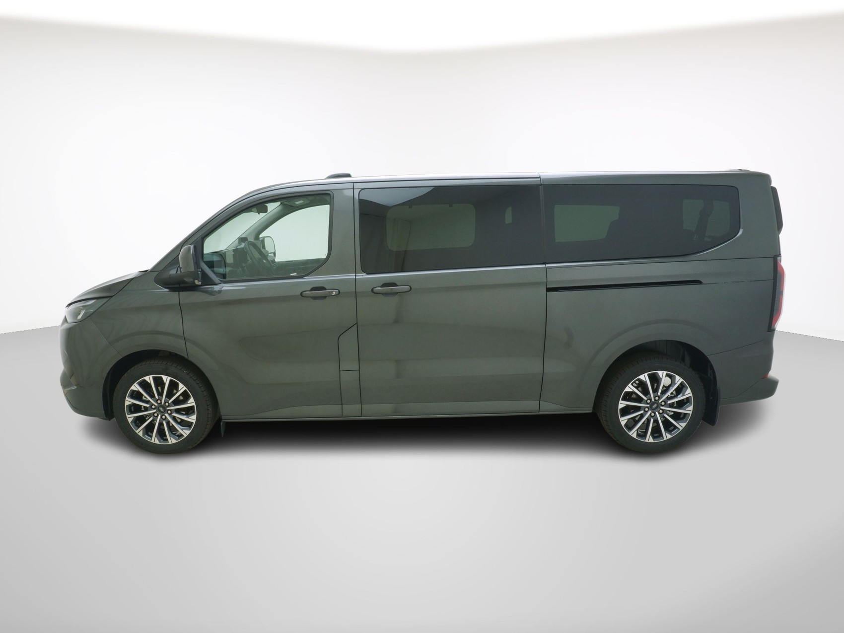 FORD Tourneo Custom L2 2.5 Plug-in-Hybrid Titanium X-showroom-element-1