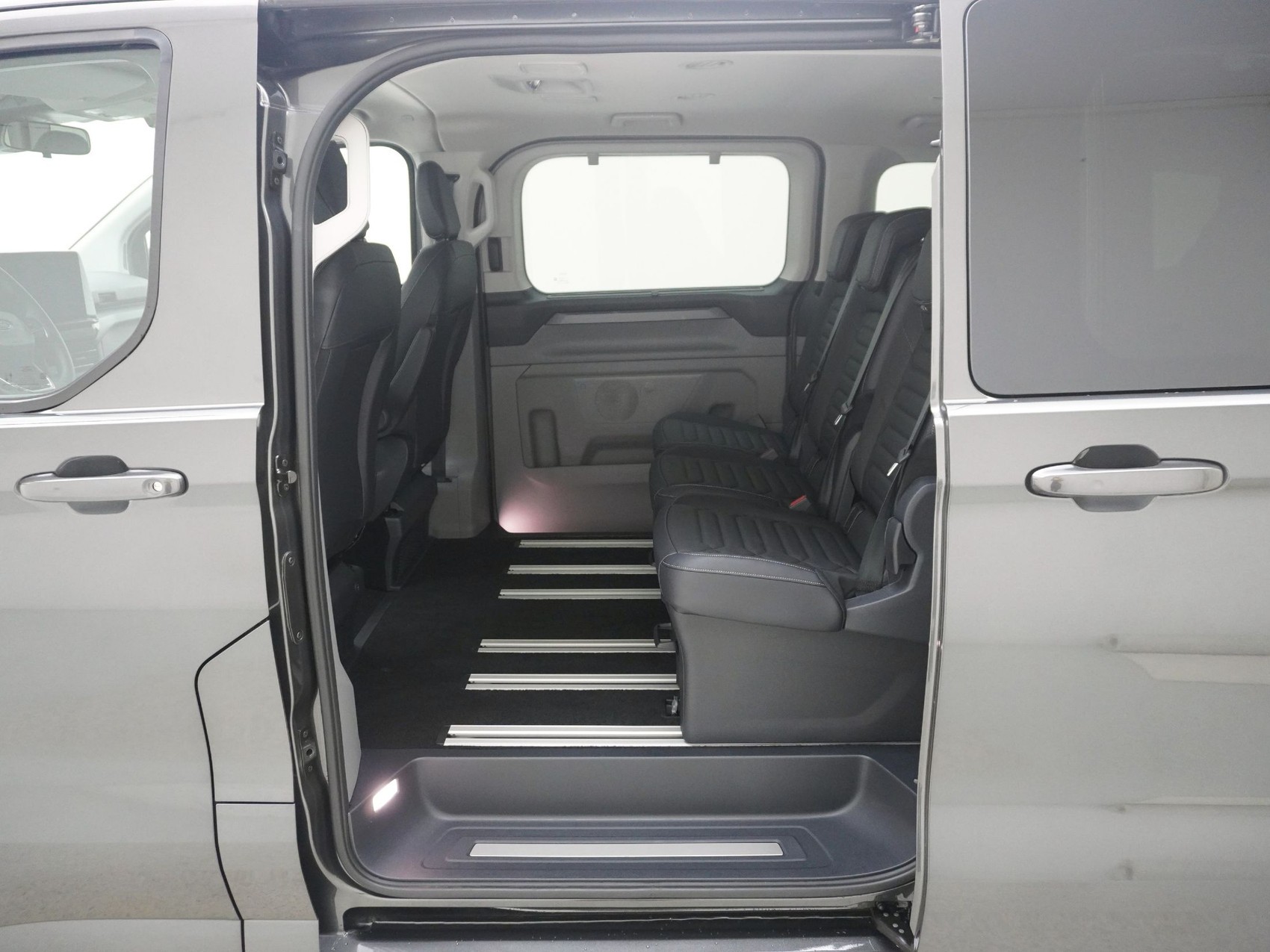 FORD Tourneo Custom L2 2.5 Plug-in-Hybrid Titanium X-image-14