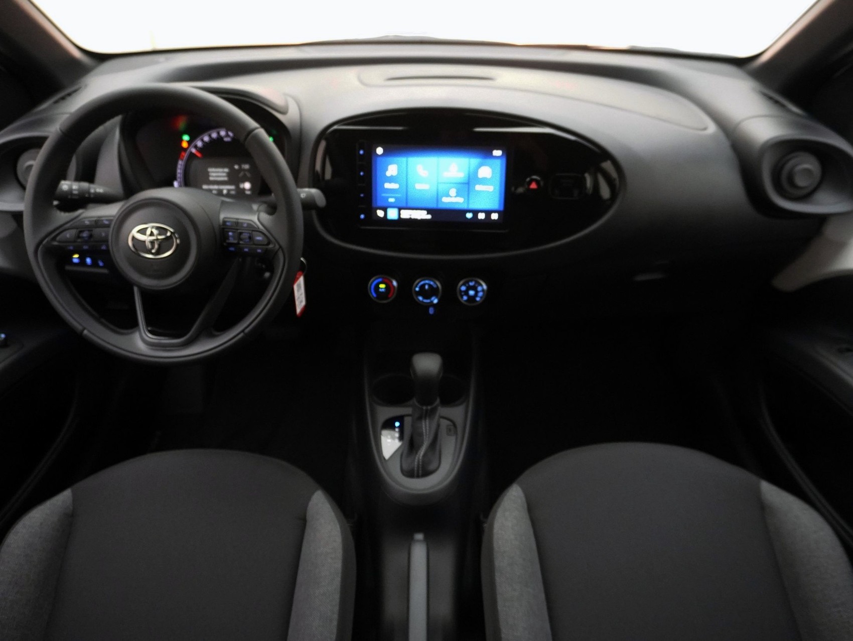 TOYOTA Aygo X 1.0 VVT-i Comfort ** 8-Fach Bereift **-image-14