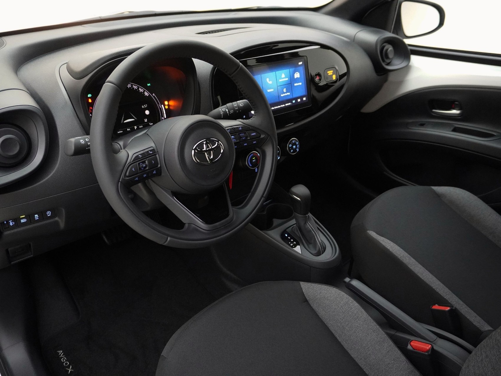 TOYOTA Aygo X 1.0 VVT-i Comfort ** 8-Fach Bereift **-image-6