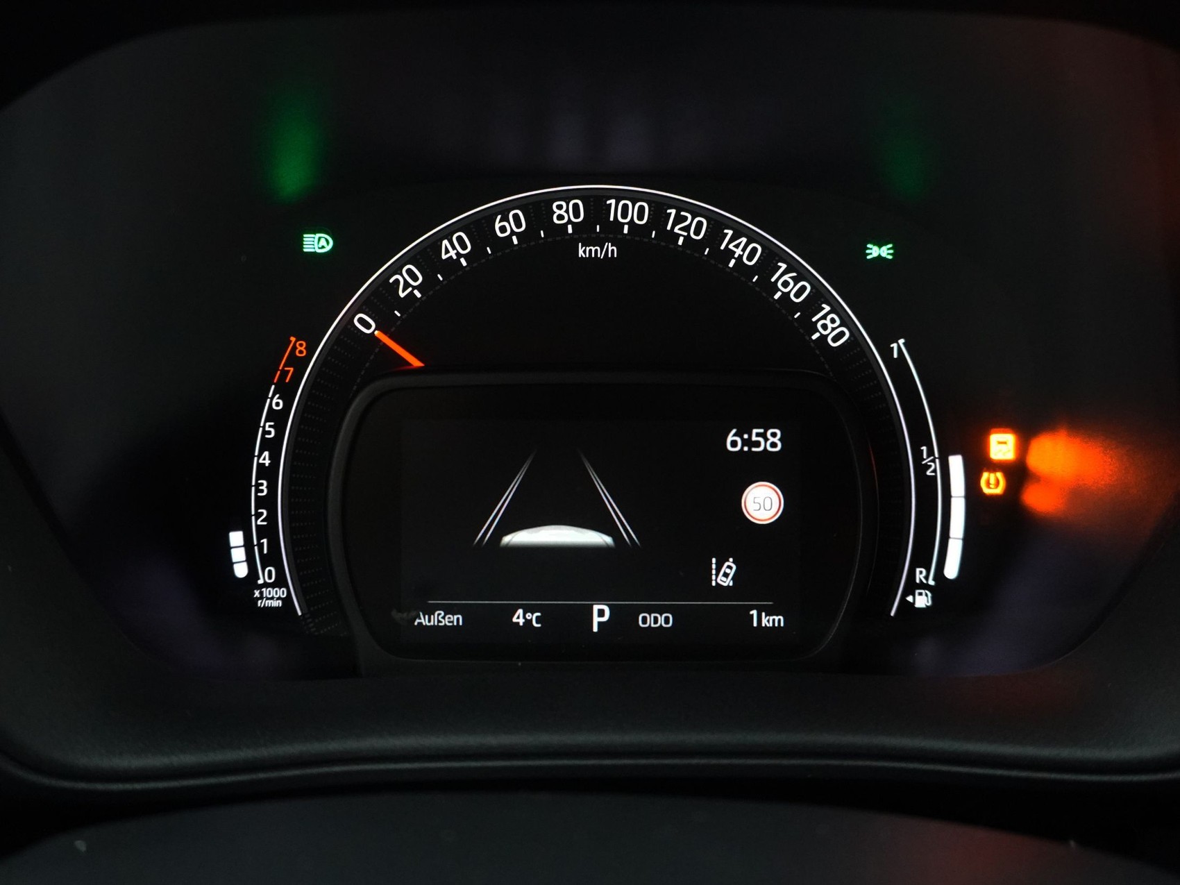 TOYOTA Aygo X 1.0 VVT-i Comfort ** 8-Fach Bereift **-image-11