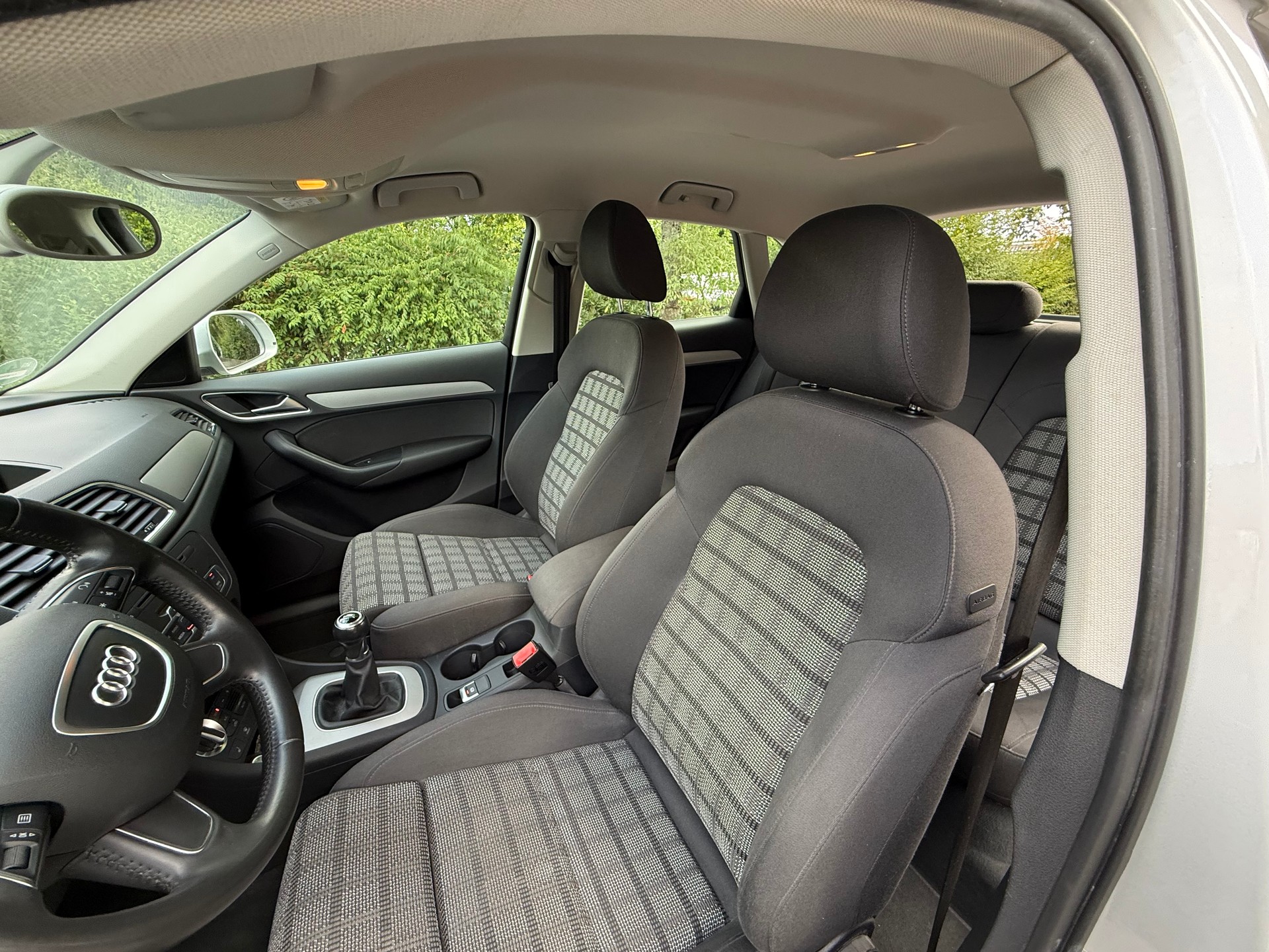 AUDI Q3 2.0 TDI-image-11