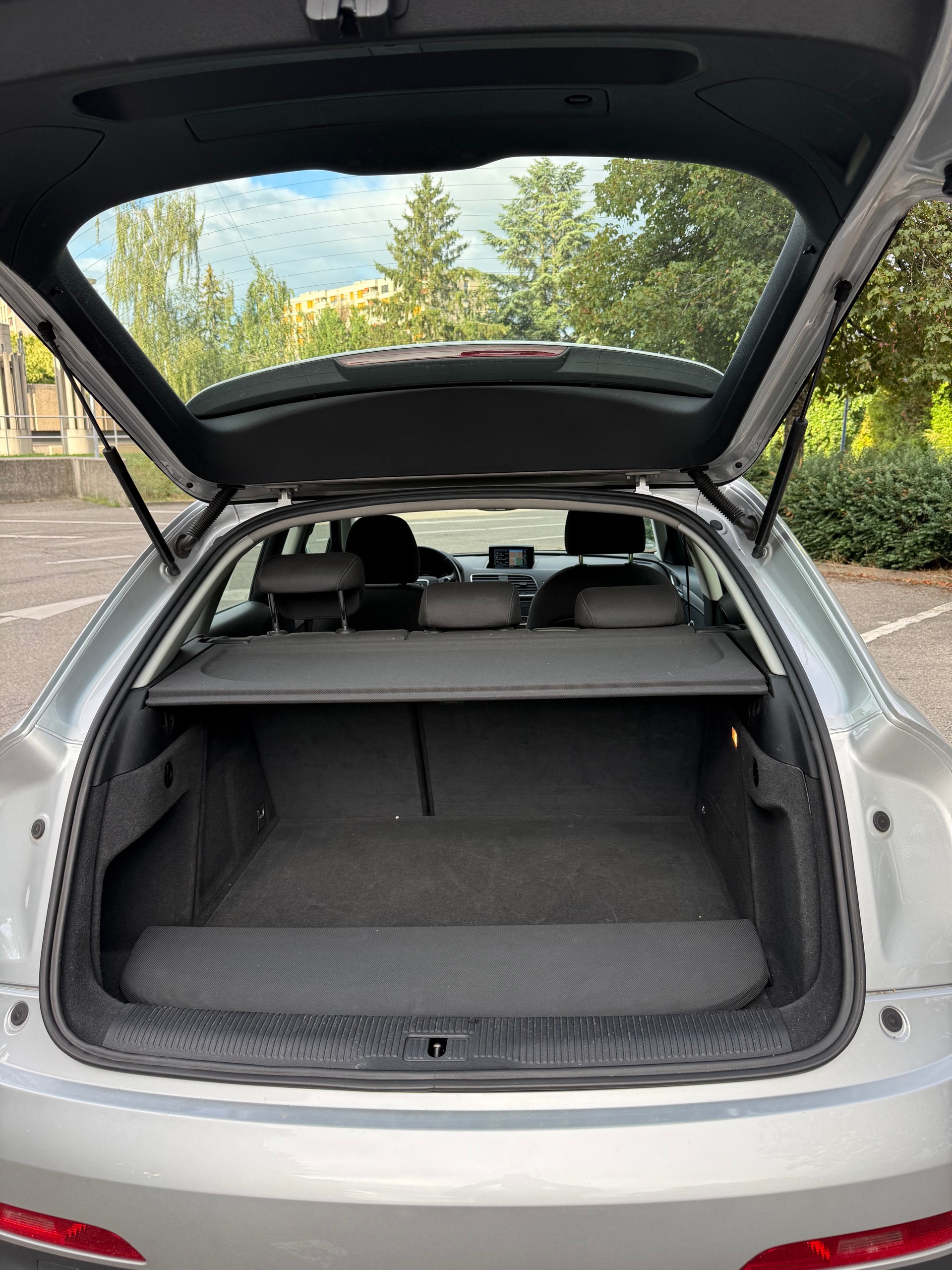 AUDI Q3 2.0 TDI-image-9