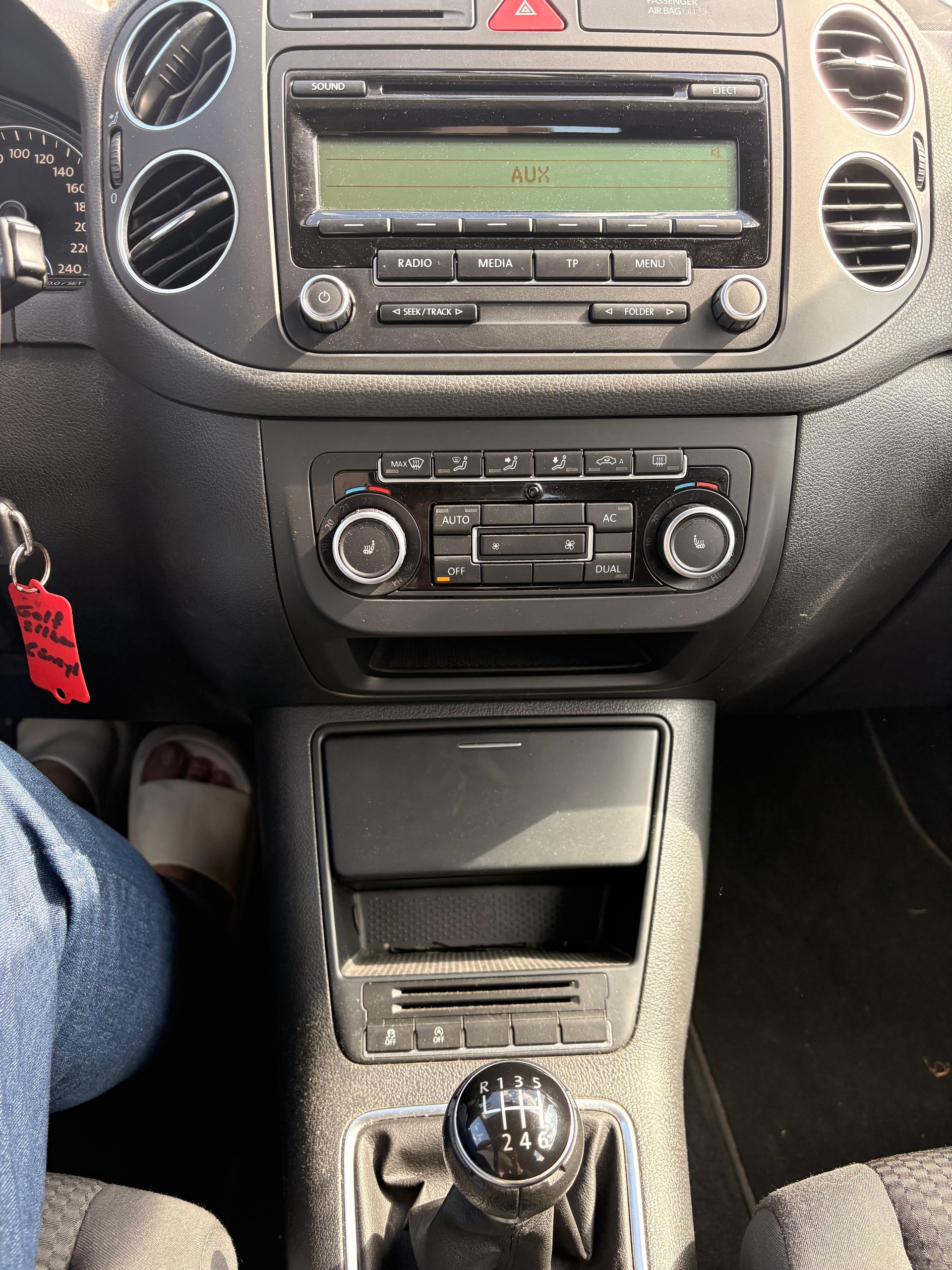 VW Golf Plus 1.2 TSI BlueMotion Technology Team-image-8