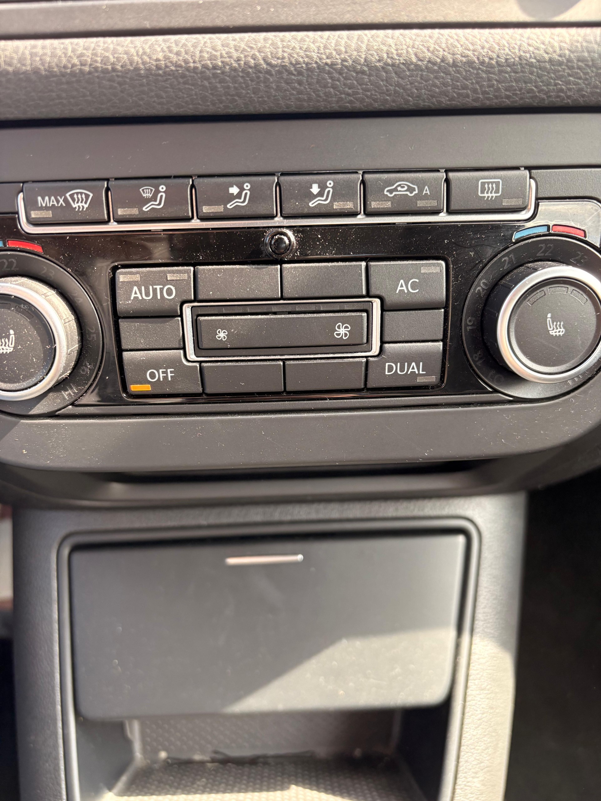 VW Golf Plus 1.2 TSI BlueMotion Technology Team-image-7