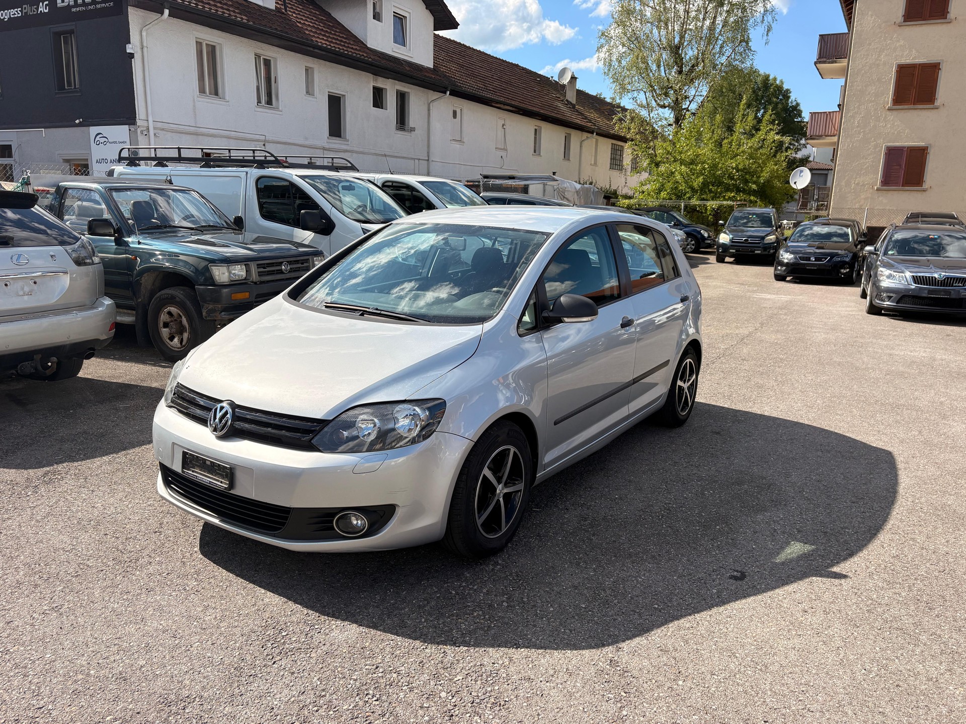 VW Golf Plus 1.2 TSI BlueMotion Technology Team-image-0