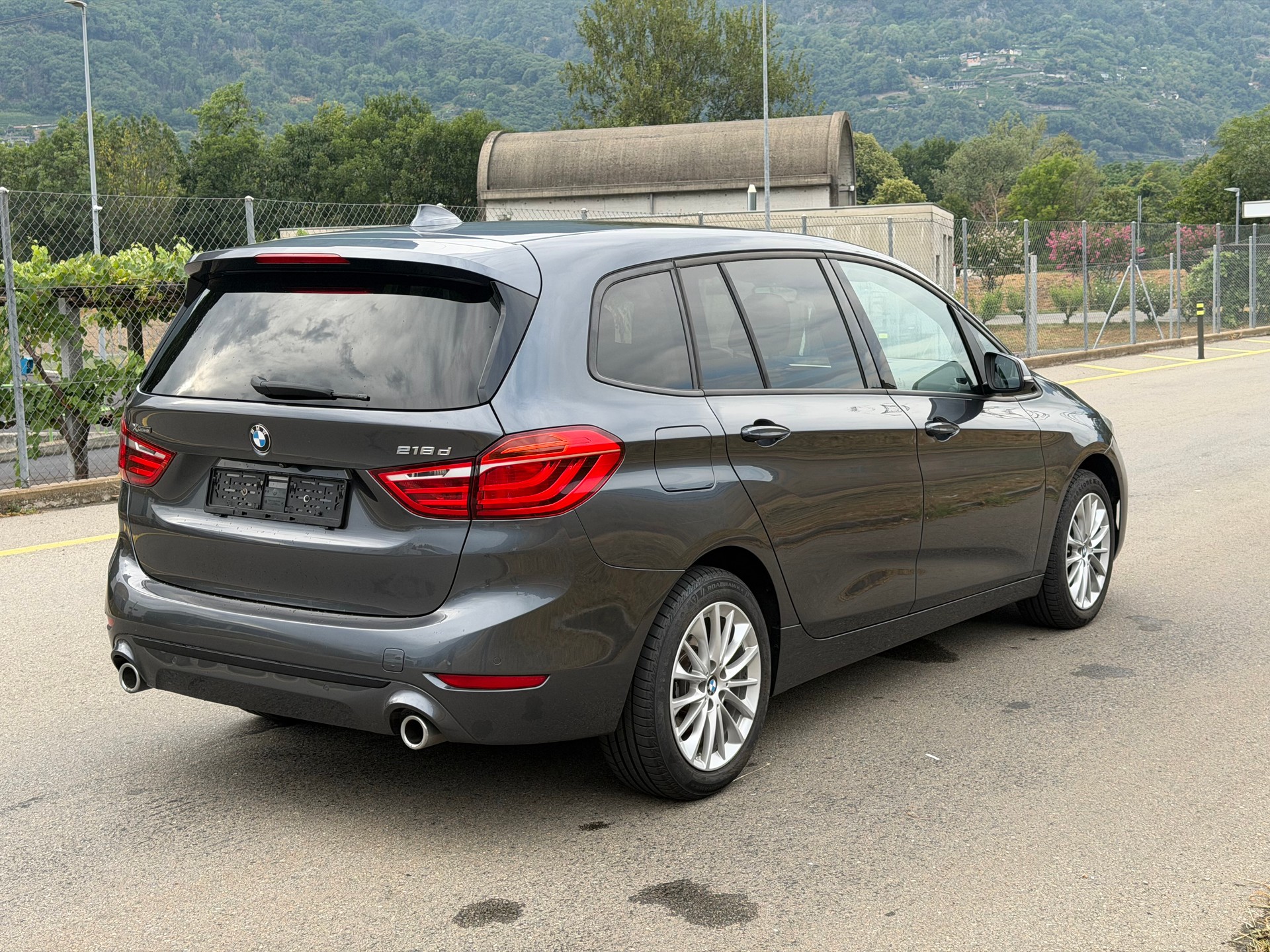 BMW 218d xDrive Gran Tourer Steptronic Sport Line-image-2