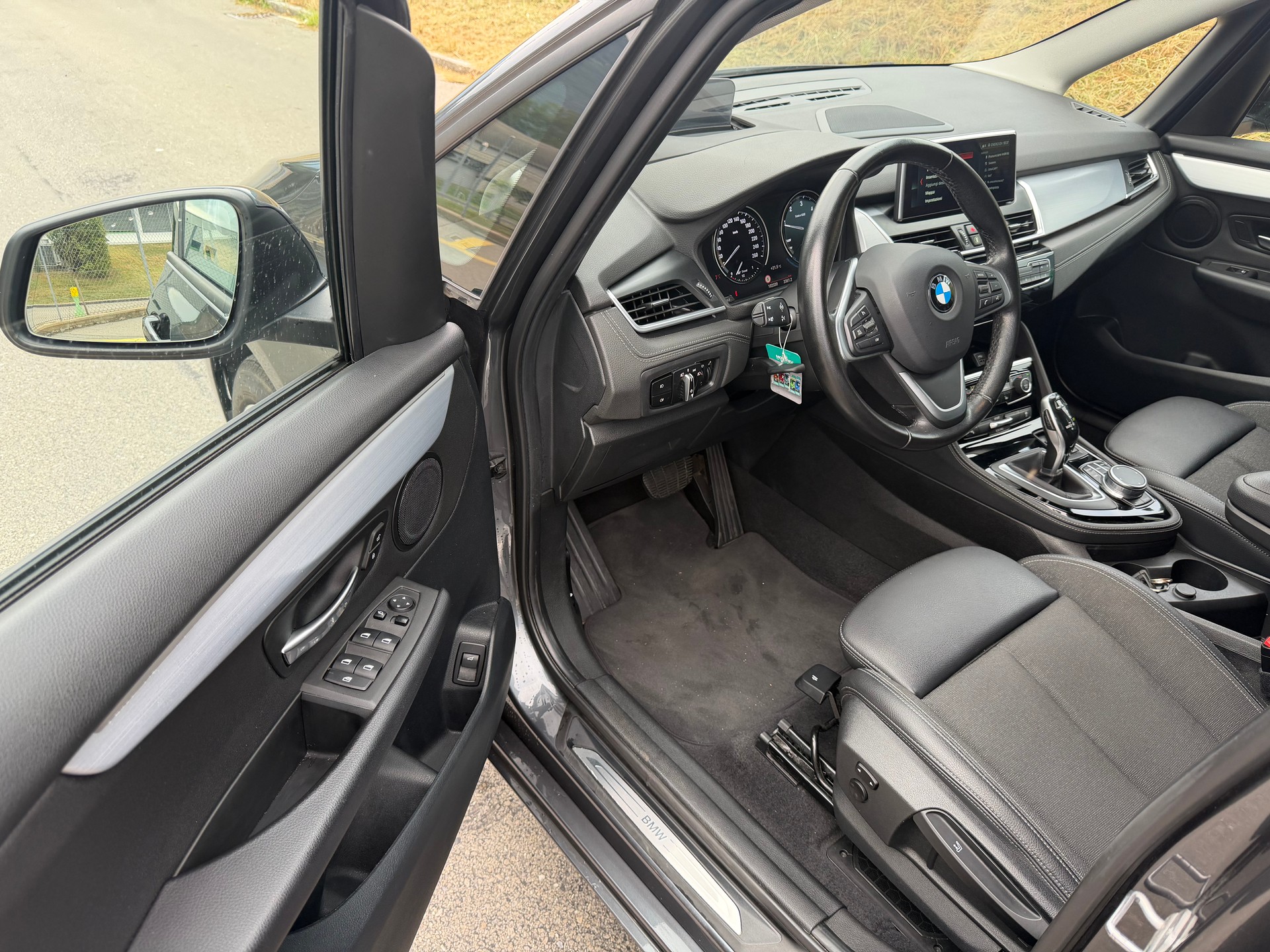 BMW 218d xDrive Gran Tourer Steptronic Sport Line-image-5