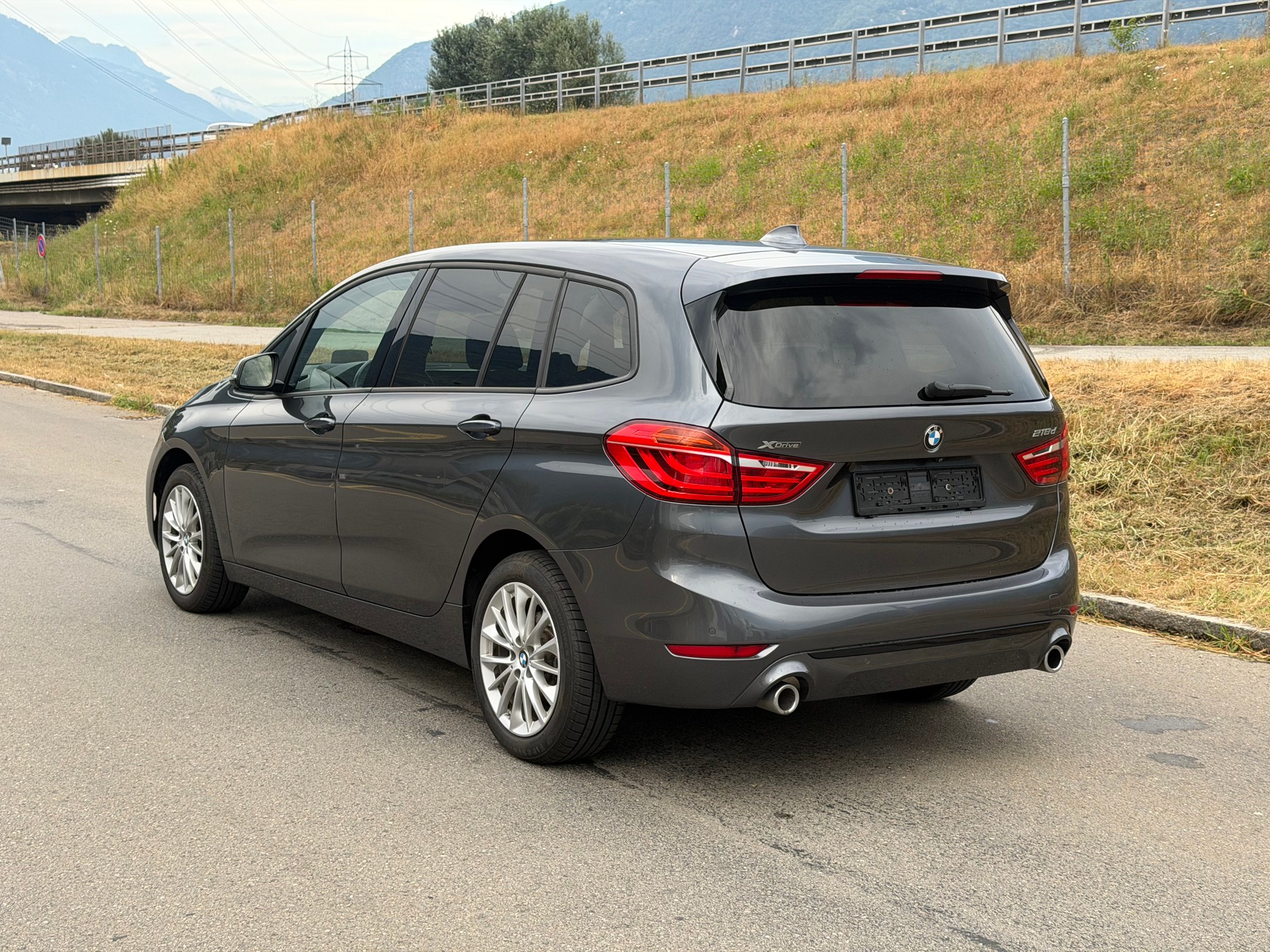BMW 218d xDrive Gran Tourer Steptronic Sport Line-image-1