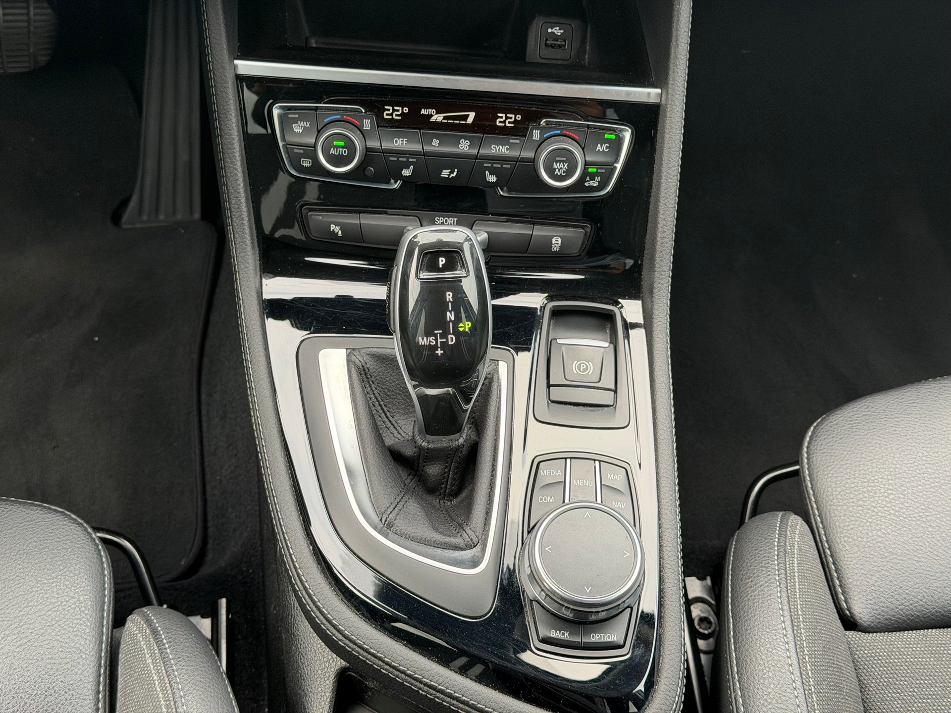 BMW 218d xDrive Gran Tourer Steptronic Sport Line-image-13