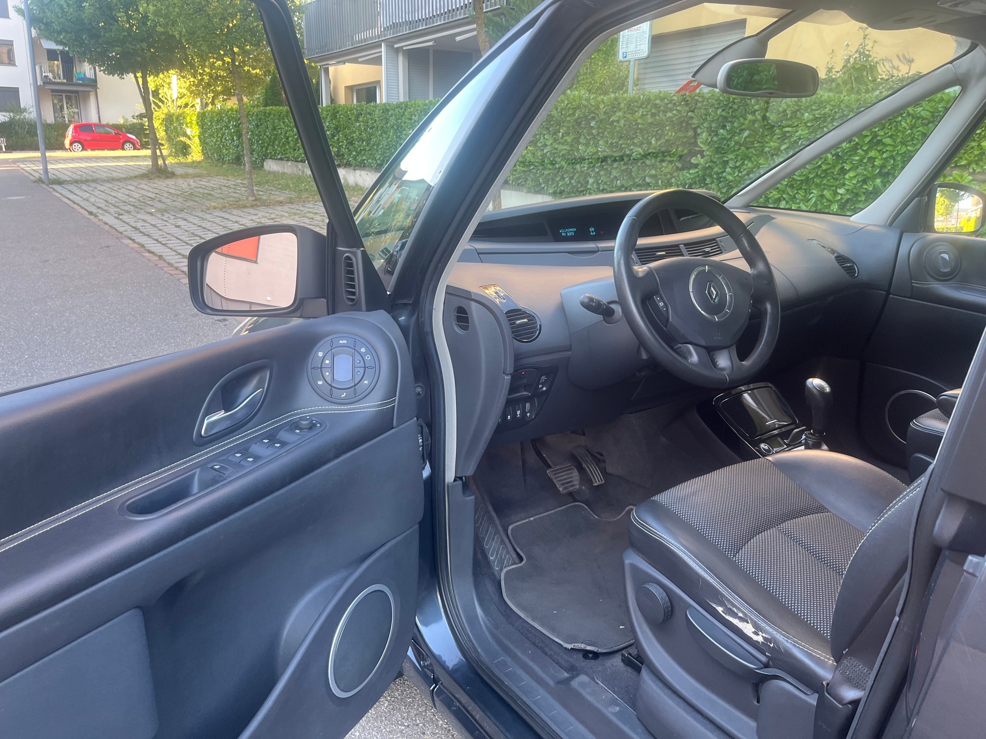 RENAULT Espace 2.0 dCi Dynamique Automatic-image-9
