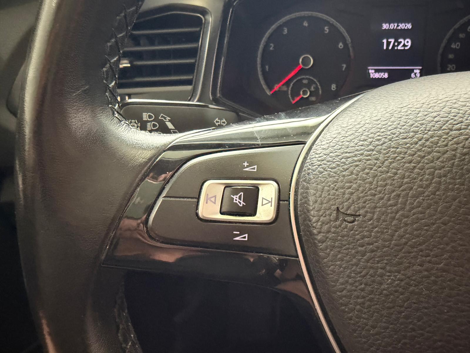 VW T-Roc 1.0 TSI Advance - Attelage - Service du jour-image-12