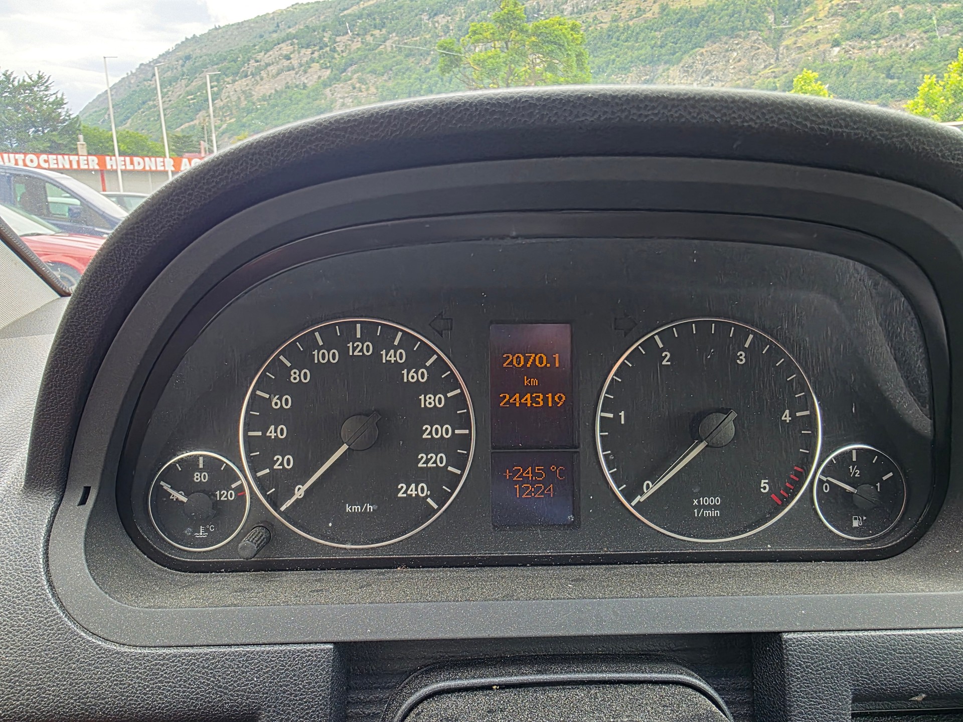 MERCEDES-BENZ A 200 CDI Avantgarde-image-13