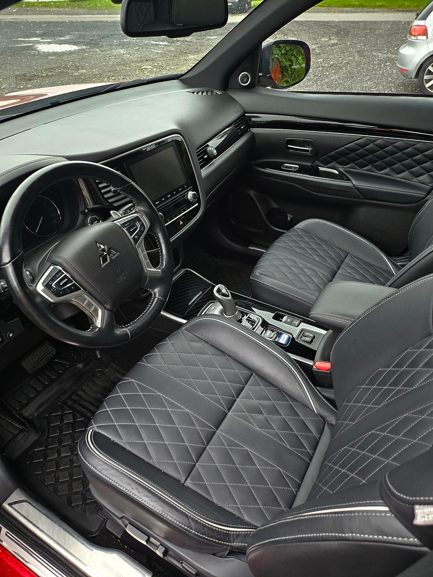MITSUBISHI 2.4 PHEV Diamond-image-4