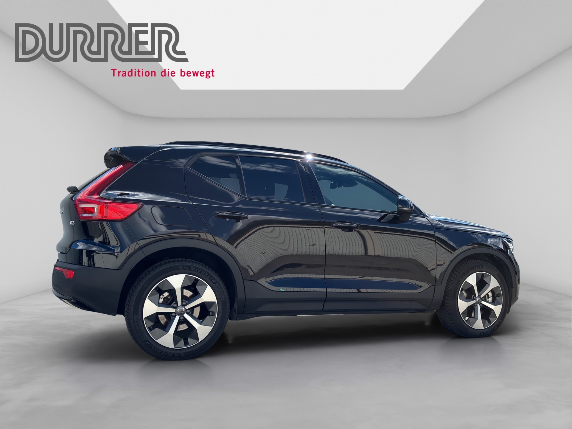 VOLVO XC40 2.0 B3 MH Plus Dark-image-4