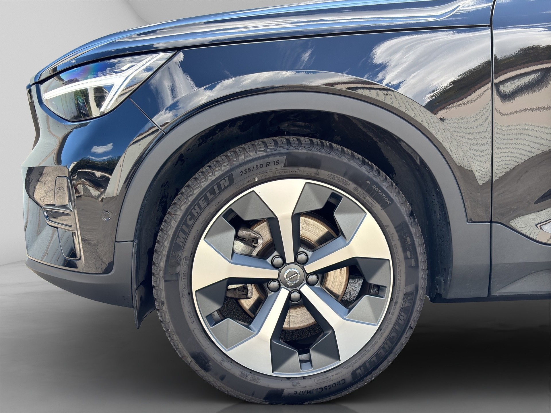 VOLVO XC40 2.0 B3 MH Plus Dark-image-8