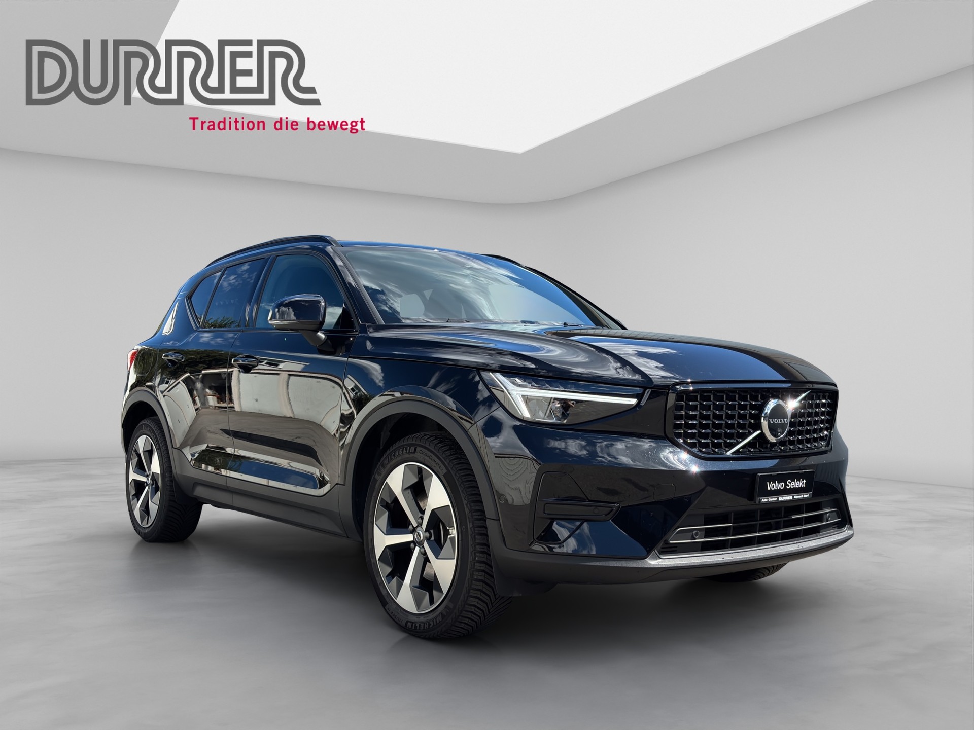VOLVO XC40 2.0 B3 MH Plus Dark-image-5