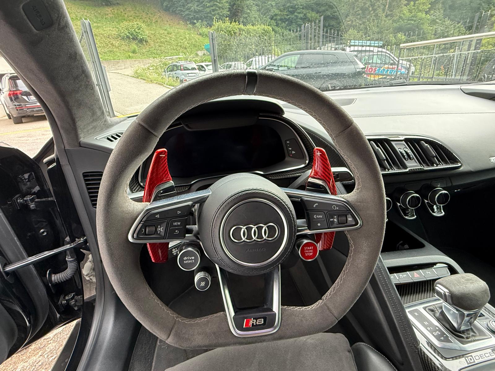AUDI R8 Coupé performance S-Tronic-image-12