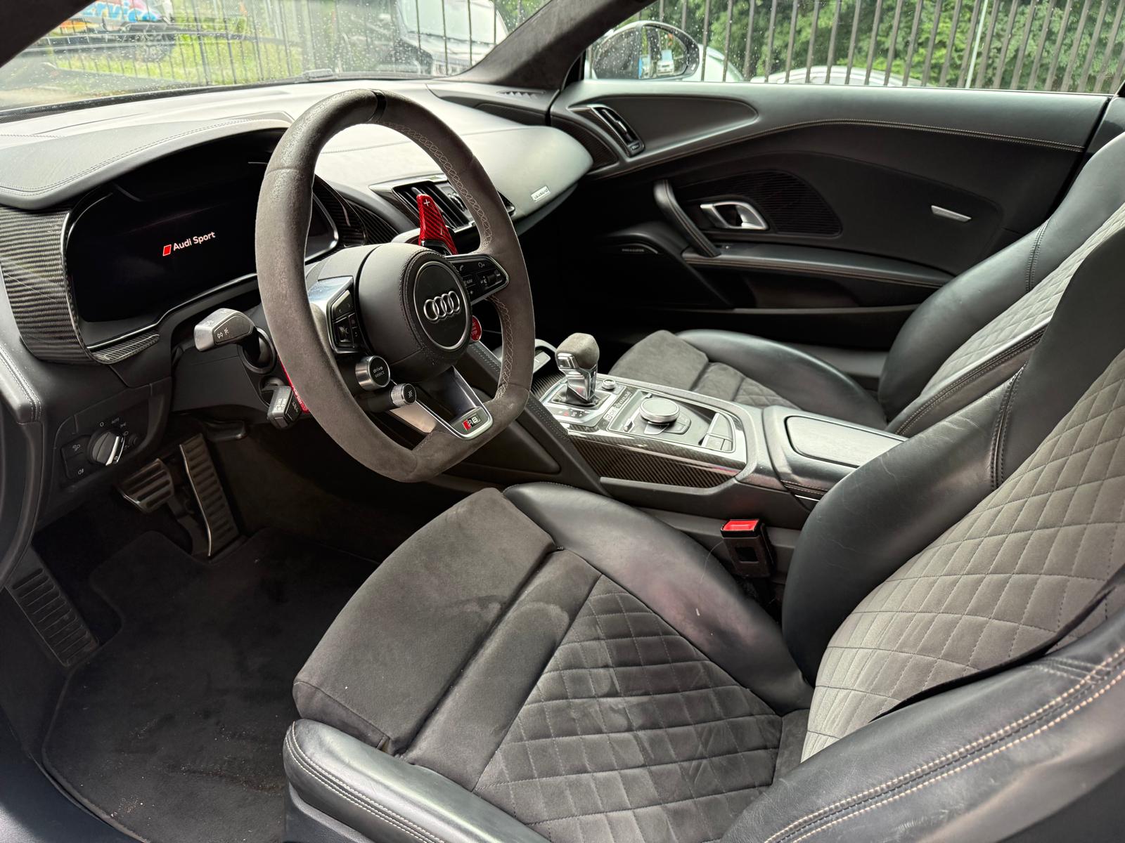 AUDI R8 Coupé performance S-Tronic-image-10