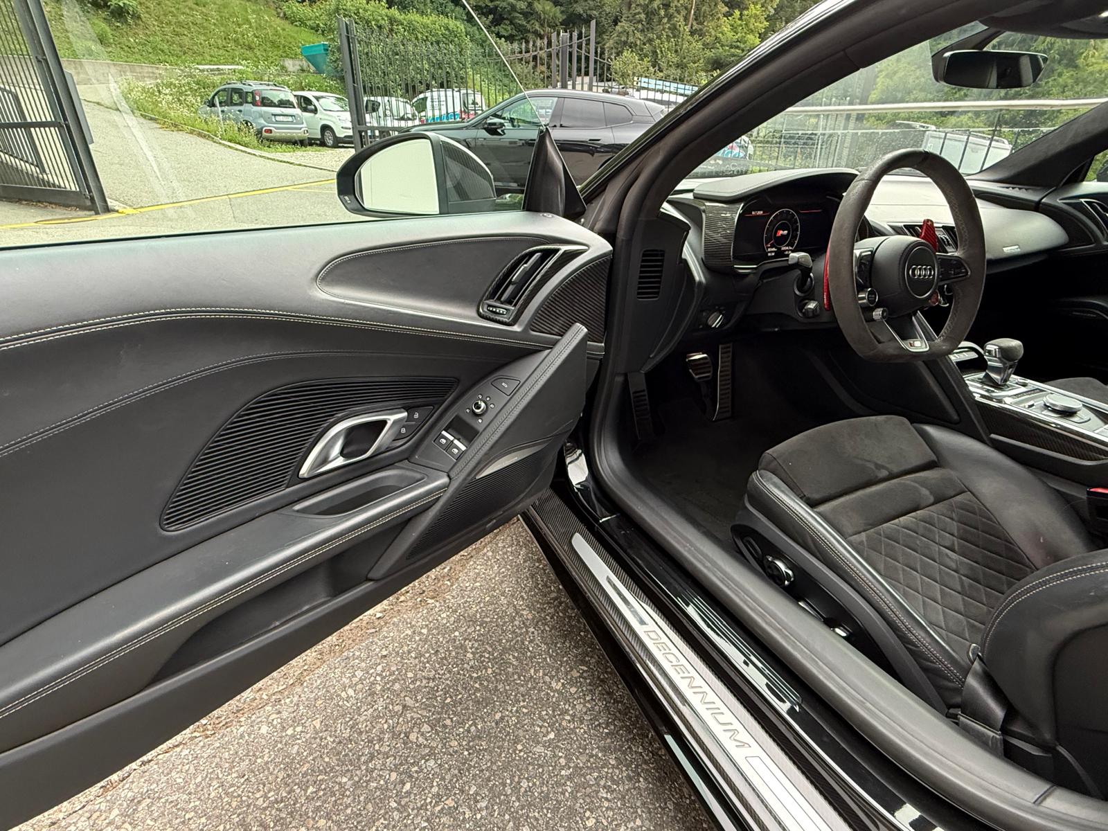 AUDI R8 Coupé performance S-Tronic-image-15