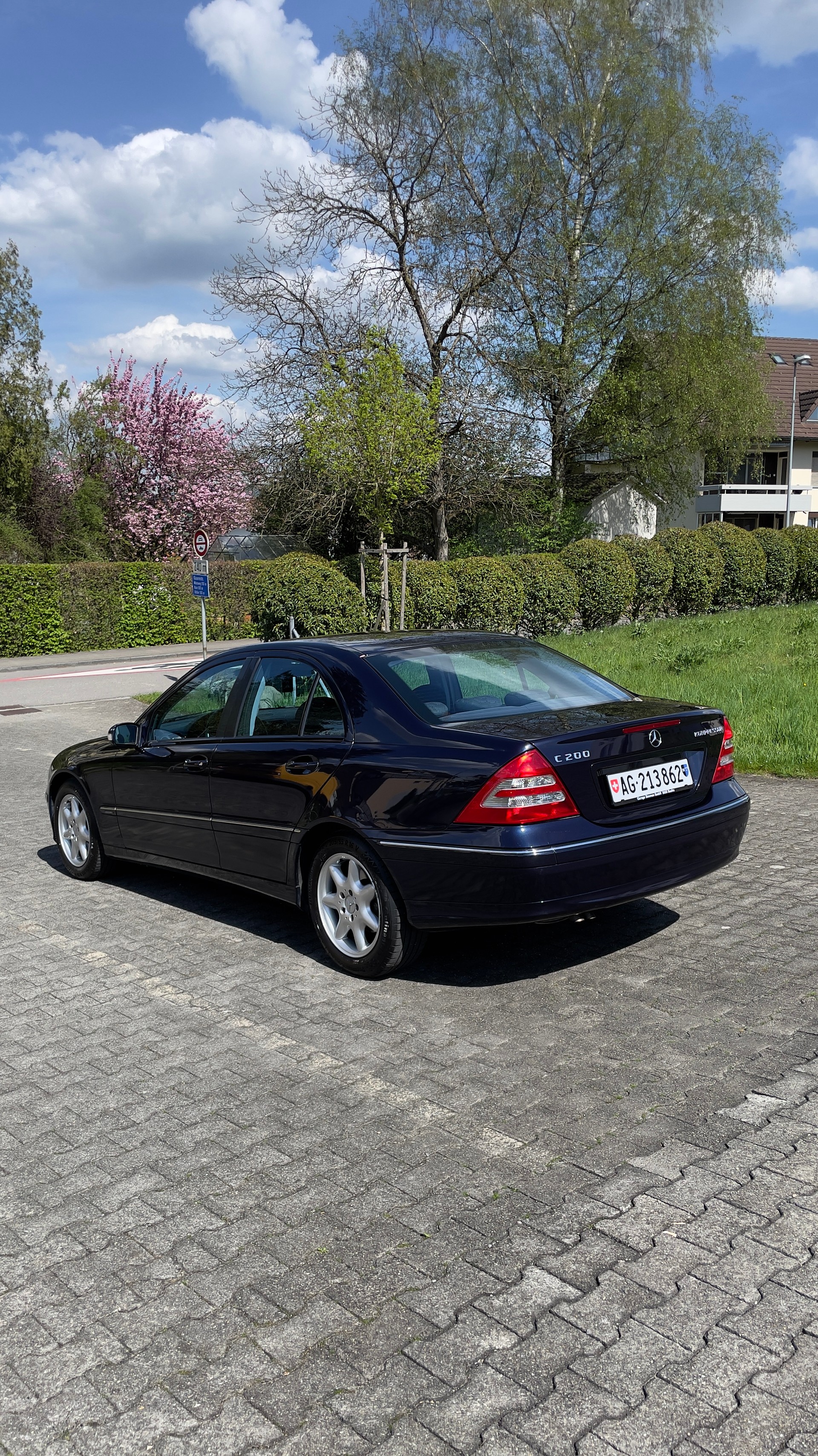 MERCEDES-BENZ C200-image-1