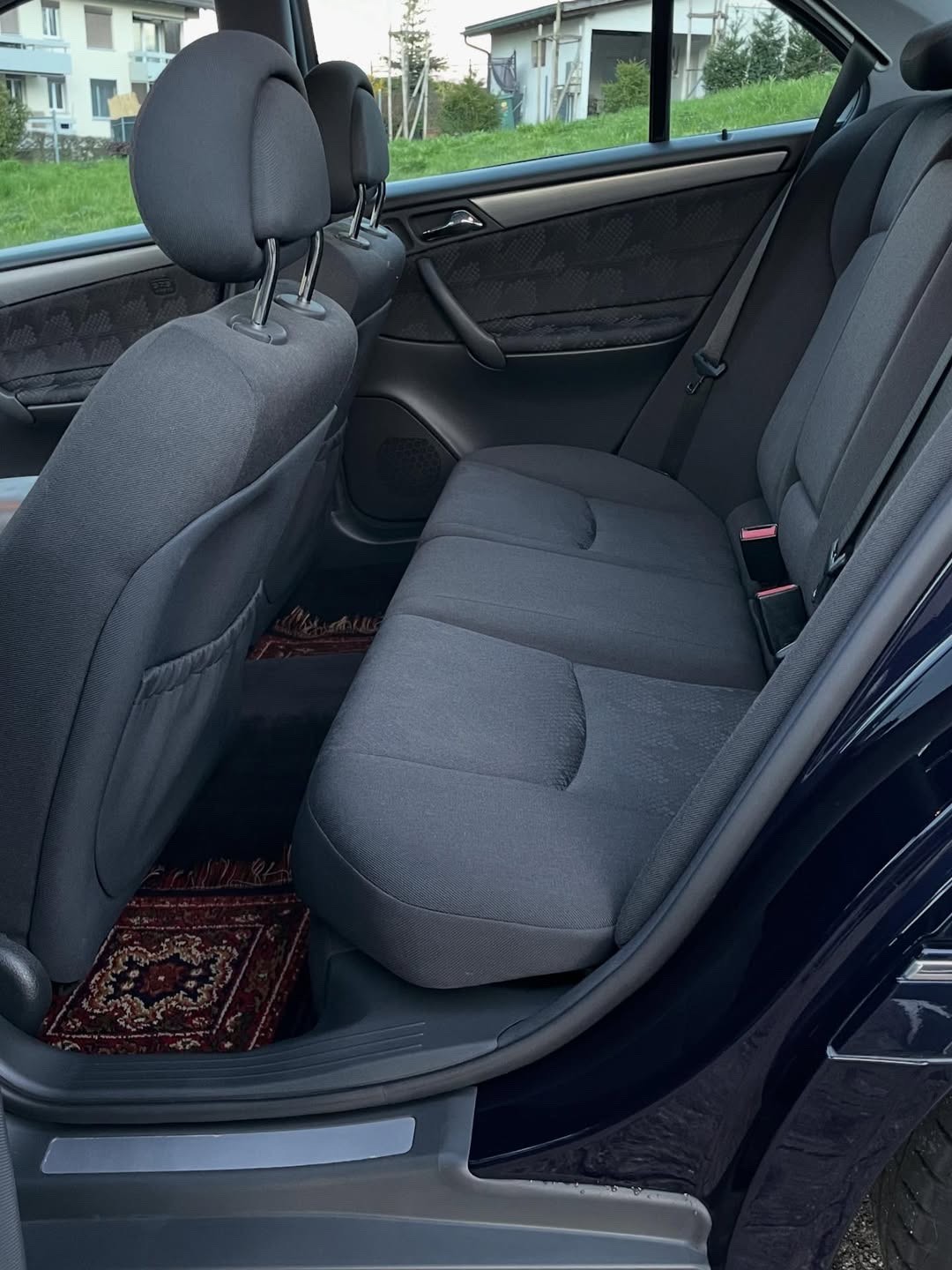 MERCEDES-BENZ C200-image-5