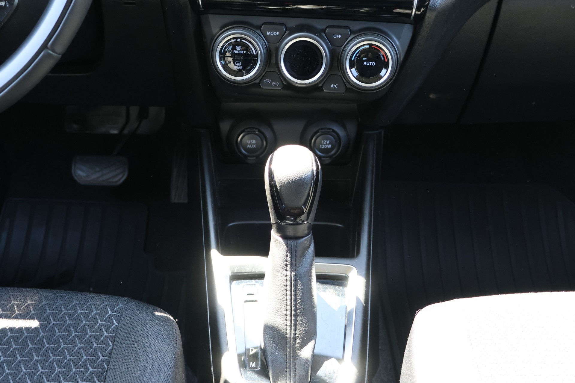 SUZUKI Swift 1.2i Compact Top Hybrid CVT-image-9