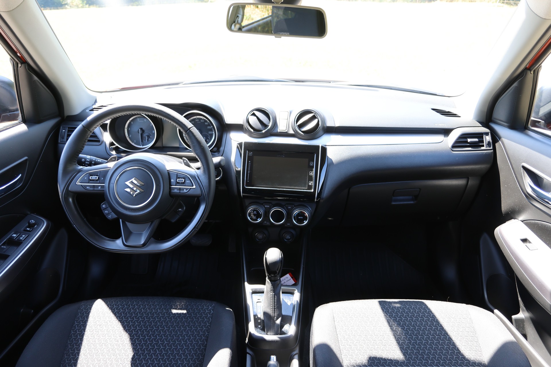 SUZUKI Swift 1.2i Compact Top Hybrid CVT-image-3