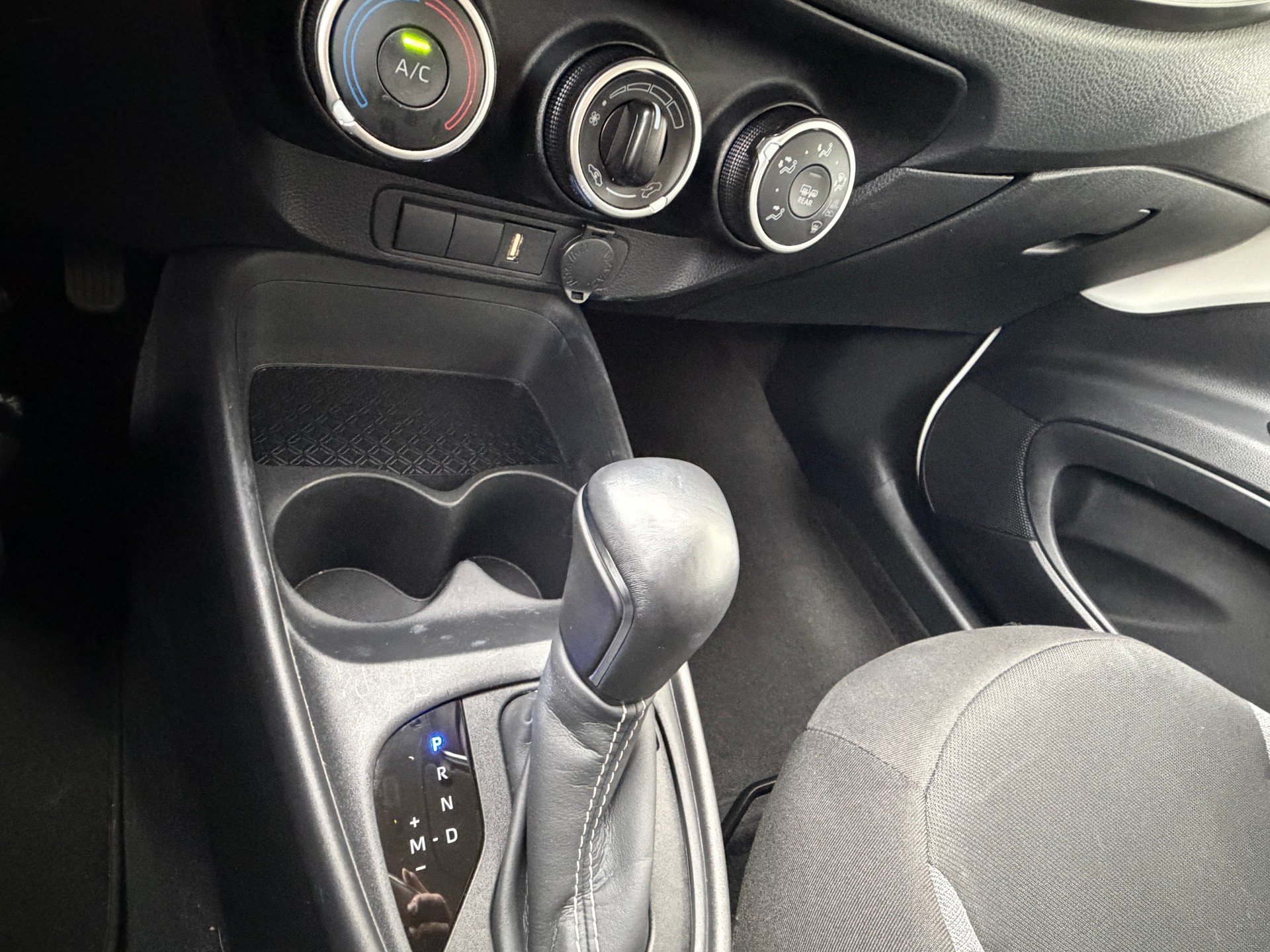 TOYOTA Aygo X 1.0 VVT-i Comfort CVT-image-14