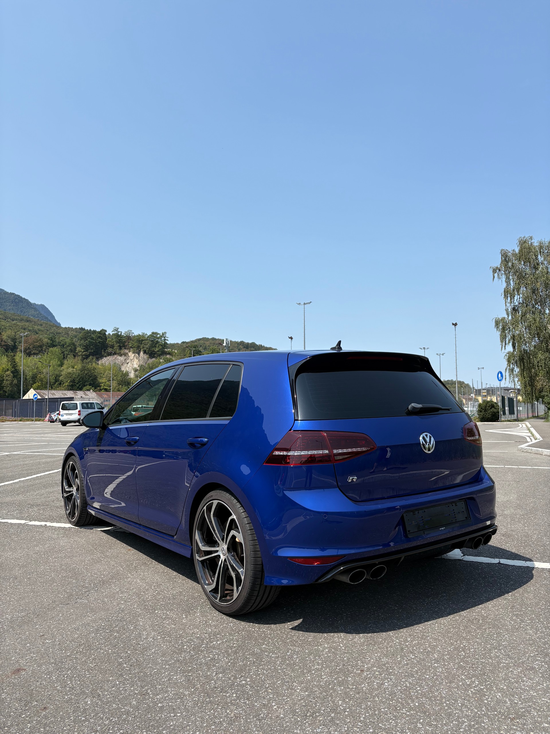 VW 2.0 TSI R 4 Motion-image-6