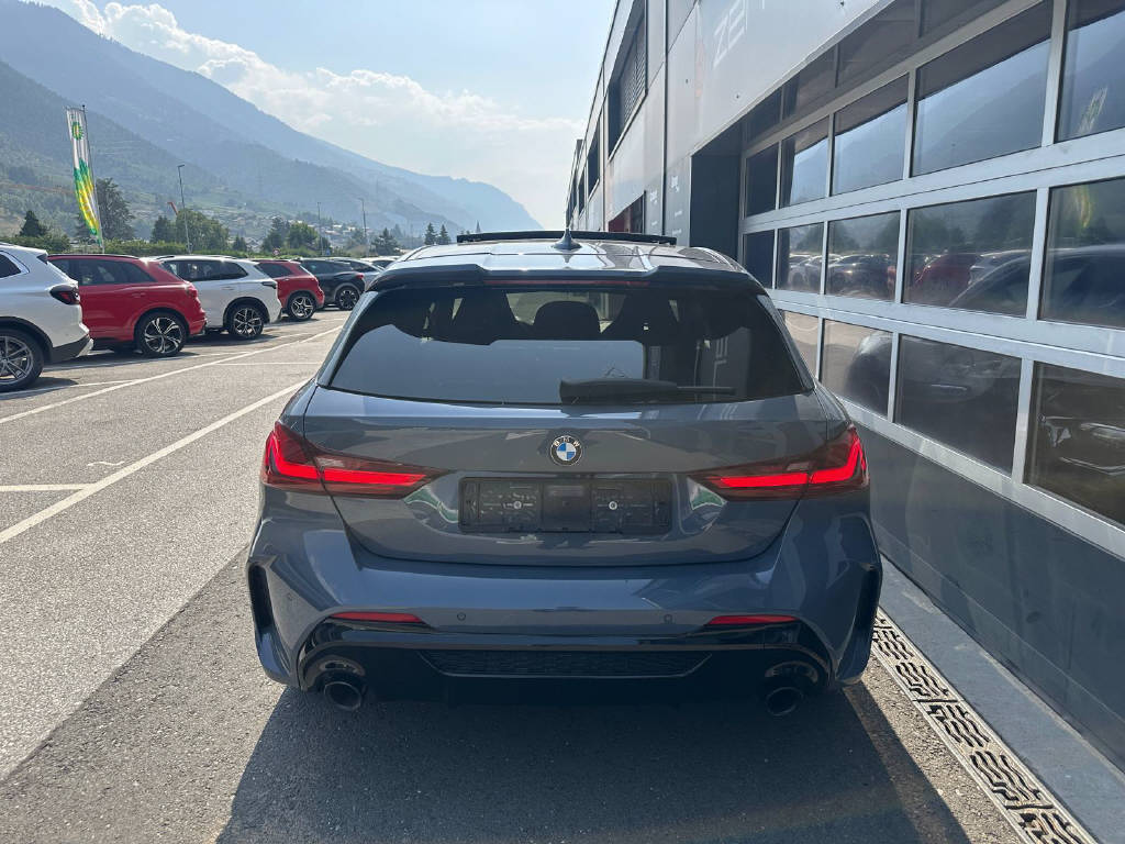 BMW M135i xDrive (CH)-showroom-element-3