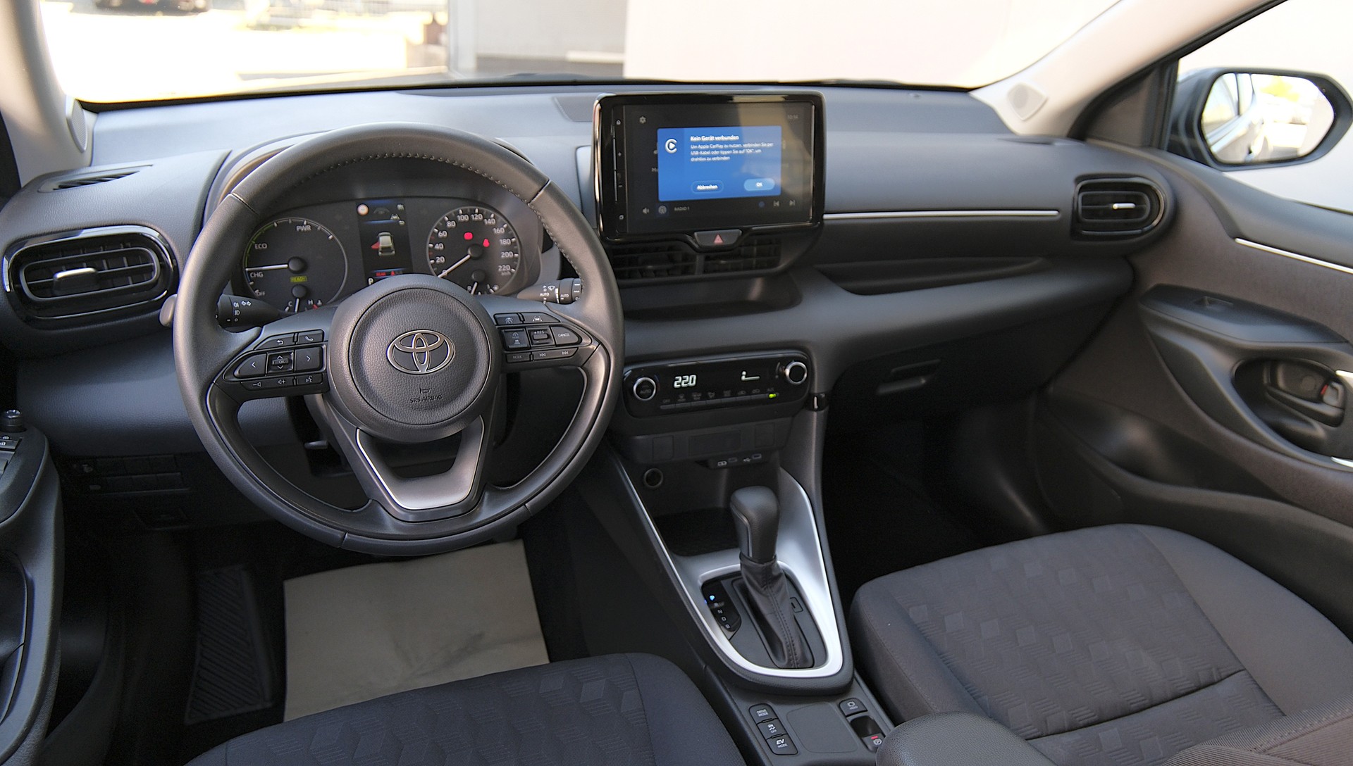 TOYOTA Yaris 1.5 Comfort e-CVT-image-5