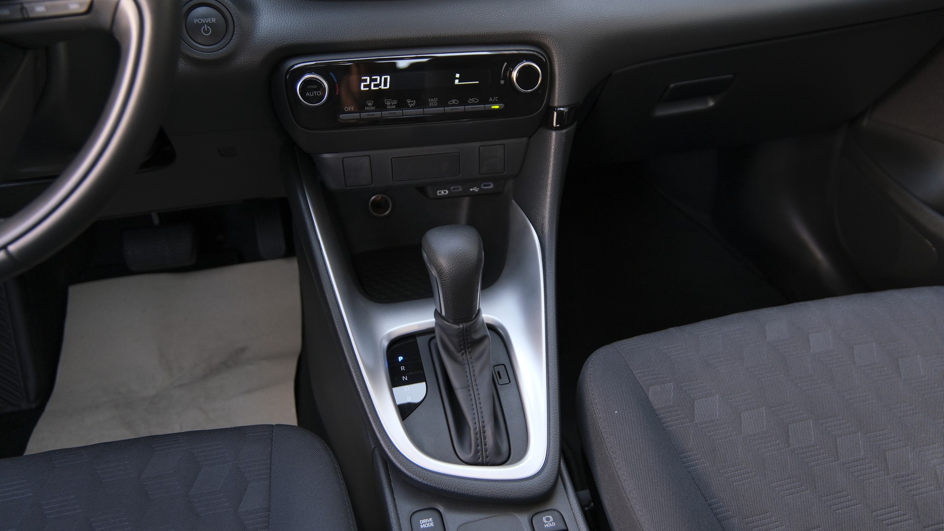 TOYOTA Yaris 1.5 Comfort e-CVT-image-19