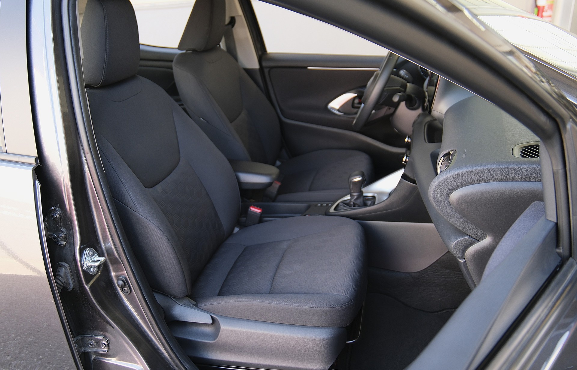 TOYOTA Yaris 1.5 Comfort e-CVT-image-16