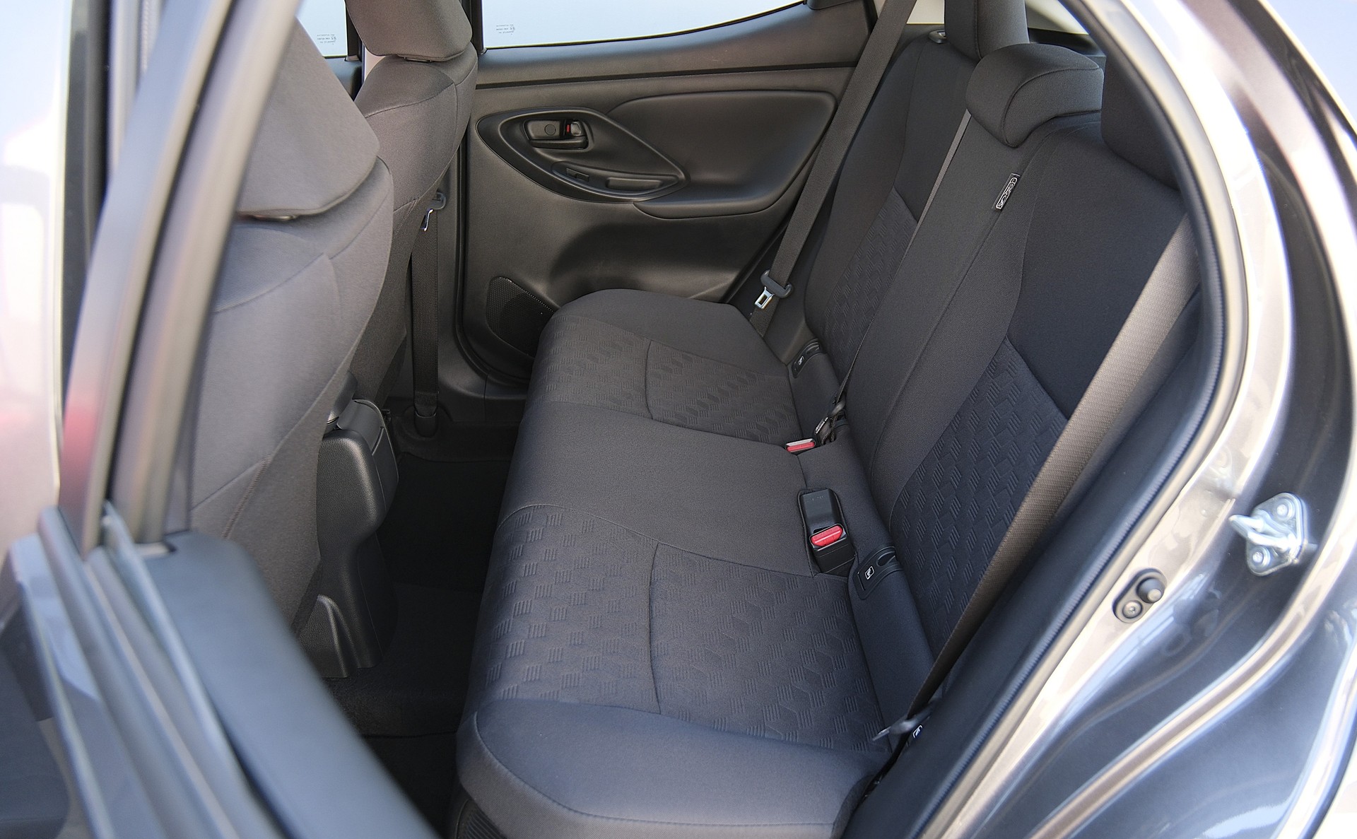 TOYOTA Yaris 1.5 Comfort e-CVT-image-21