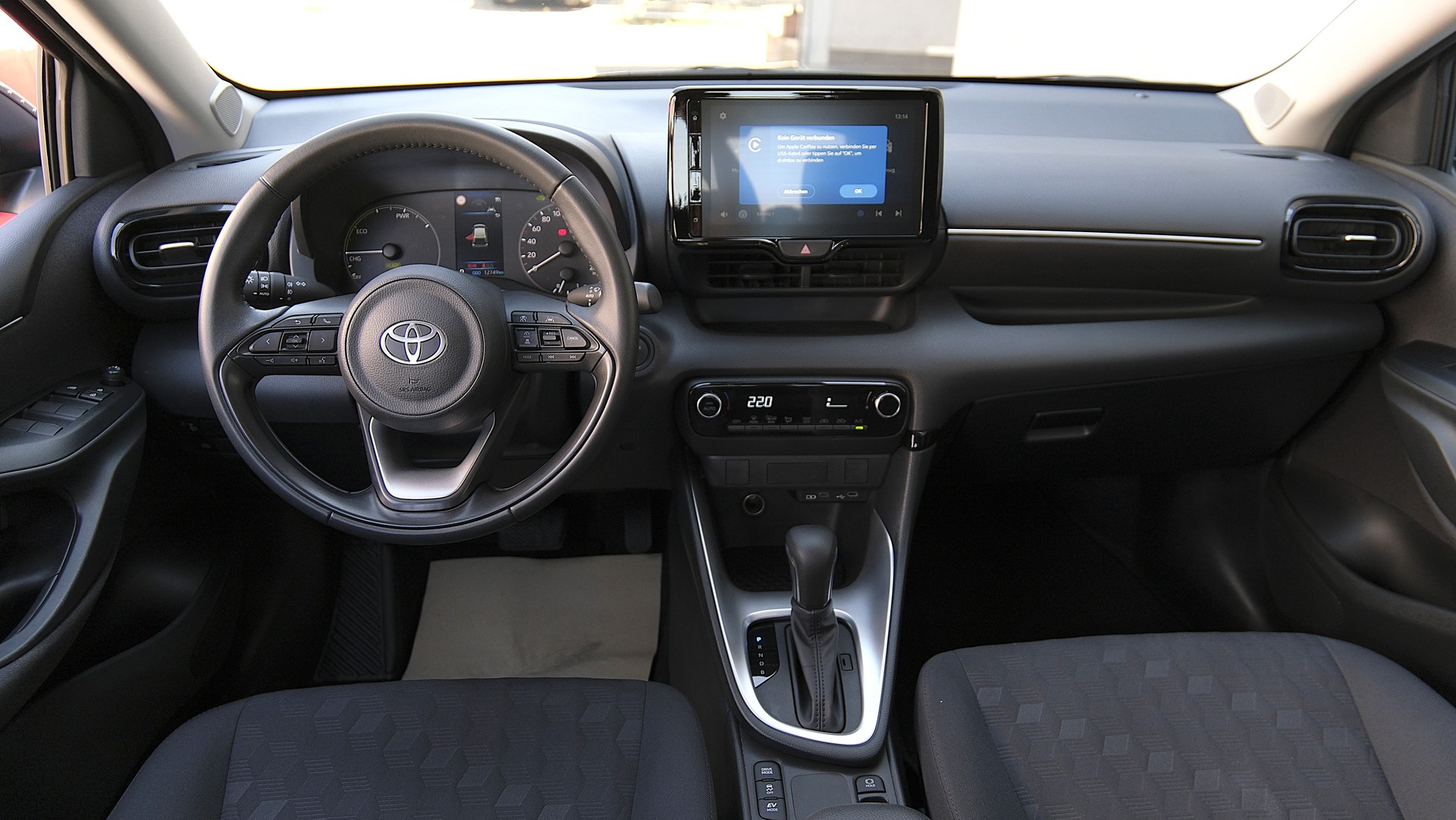 TOYOTA Yaris 1.5 Comfort e-CVT-image-18