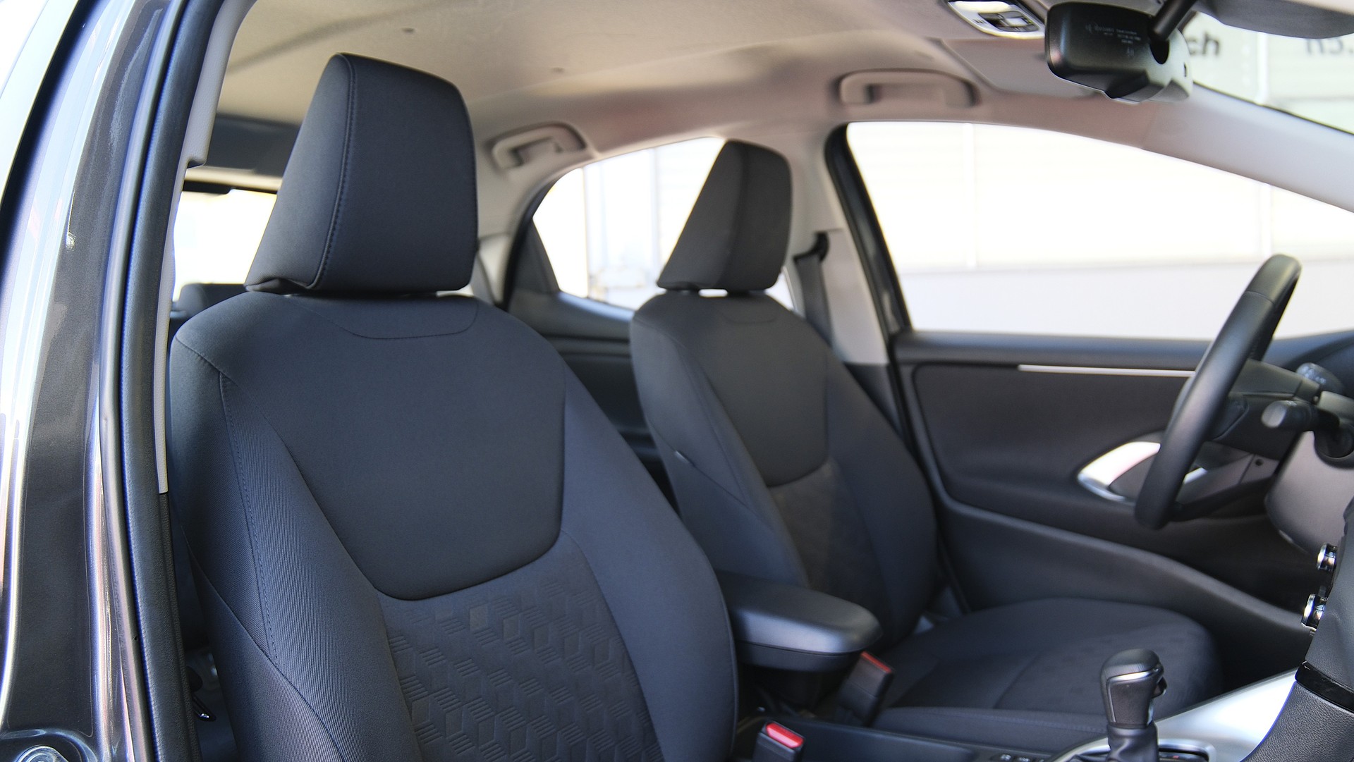 TOYOTA Yaris 1.5 Comfort e-CVT-image-17
