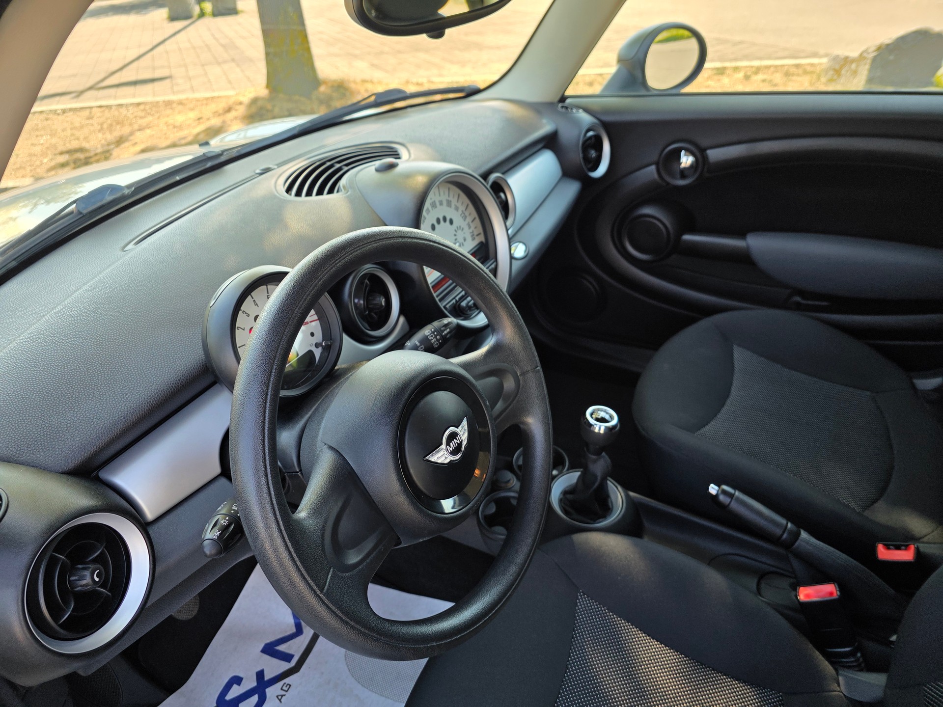 MINI One-image-11