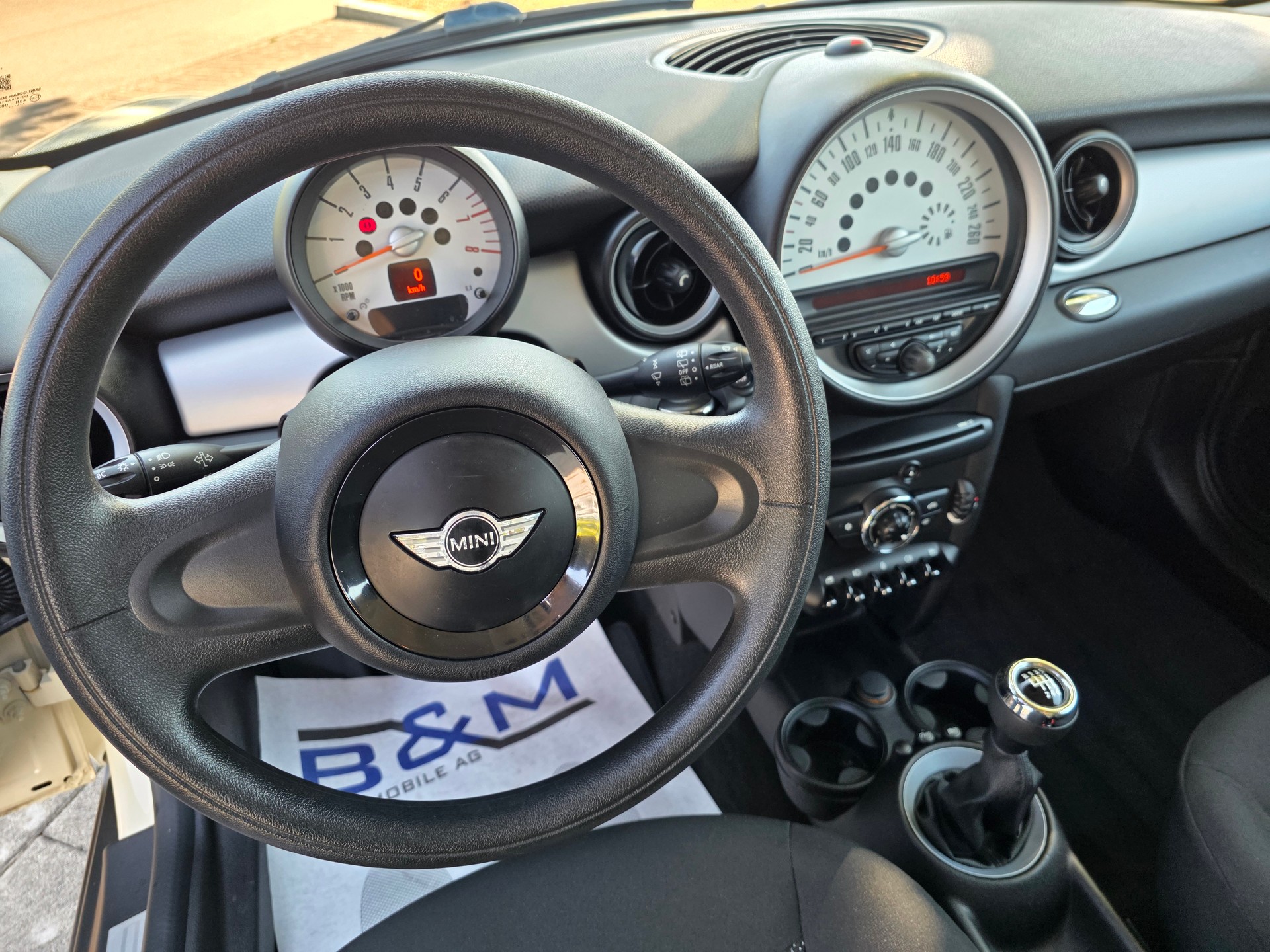 MINI One-image-12