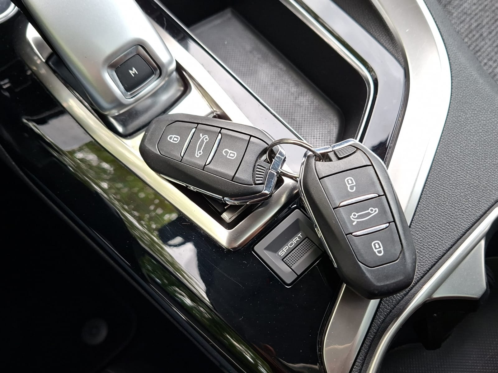 PEUGEOT 5008 1.6 THP Allure EAT-image-20